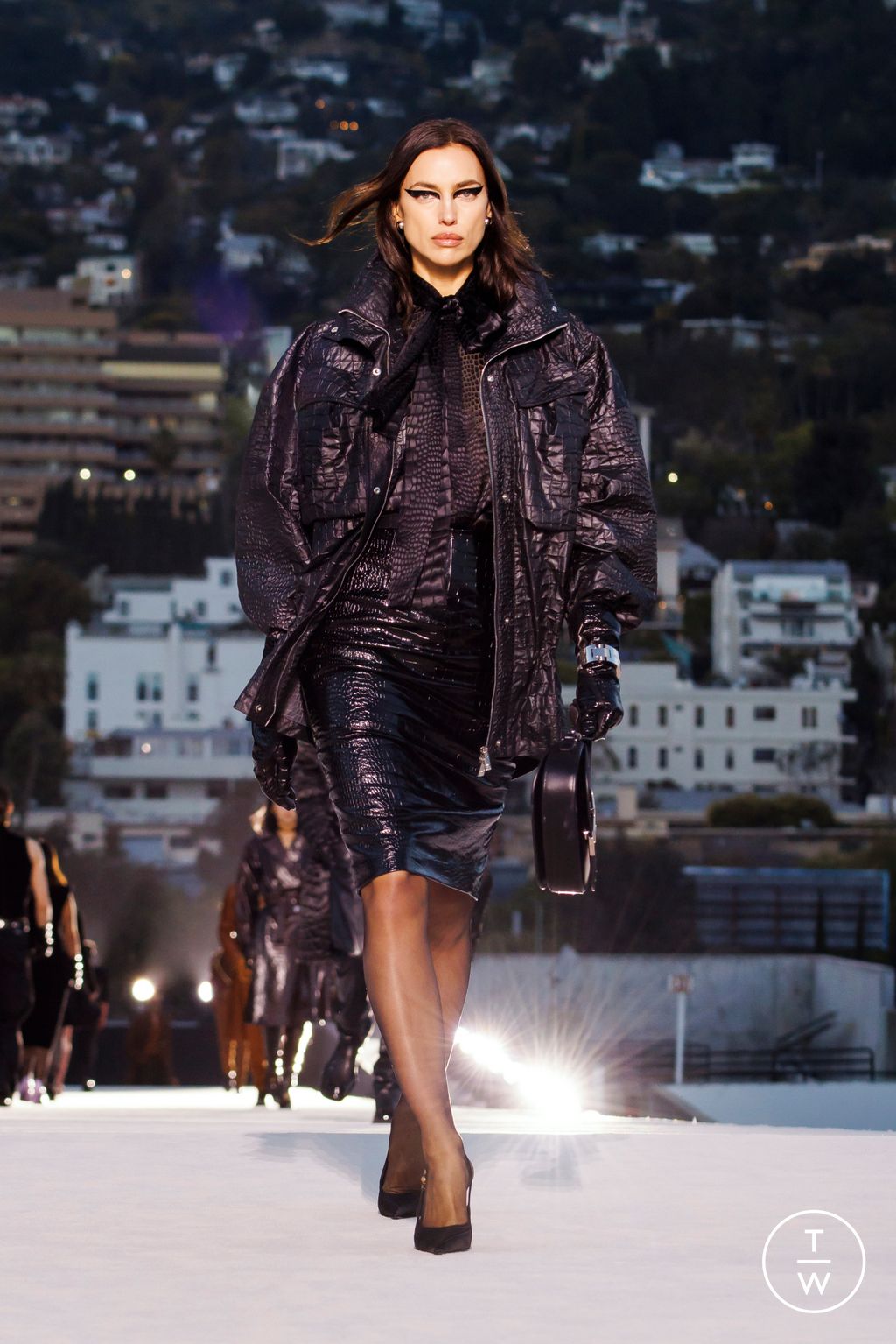 Fashion Week Milan Fall/Winter 2023 look 39 from the Versace collection 女装
