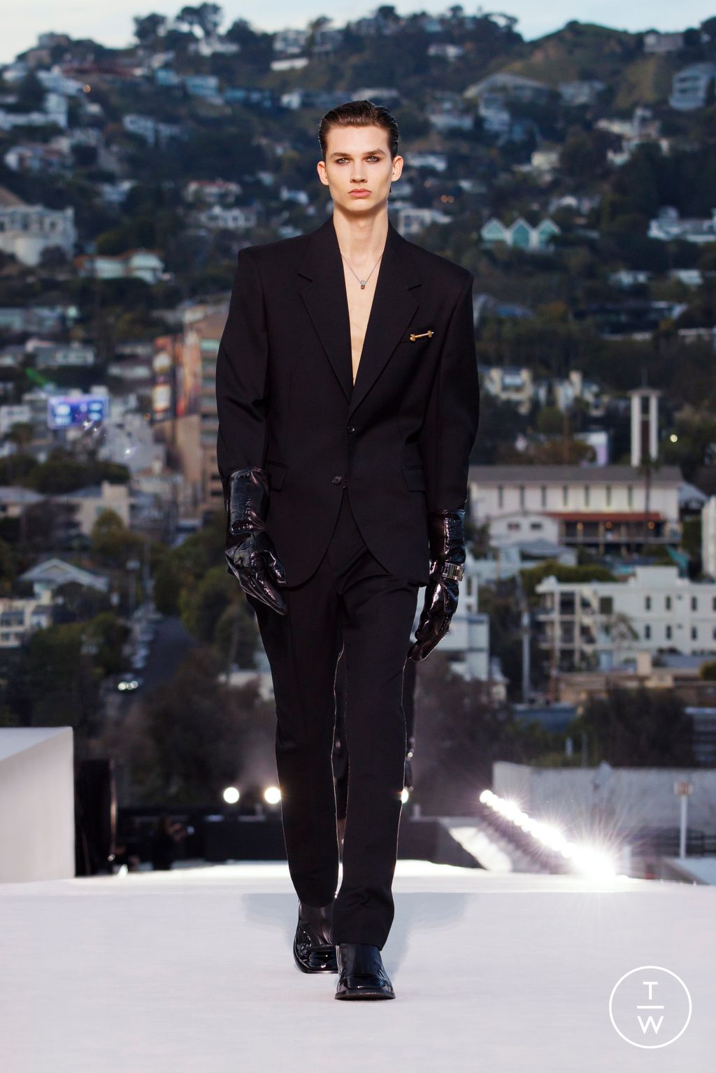 Fashion Week Milan Fall/Winter 2023 look 4 from the Versace collection womenswear