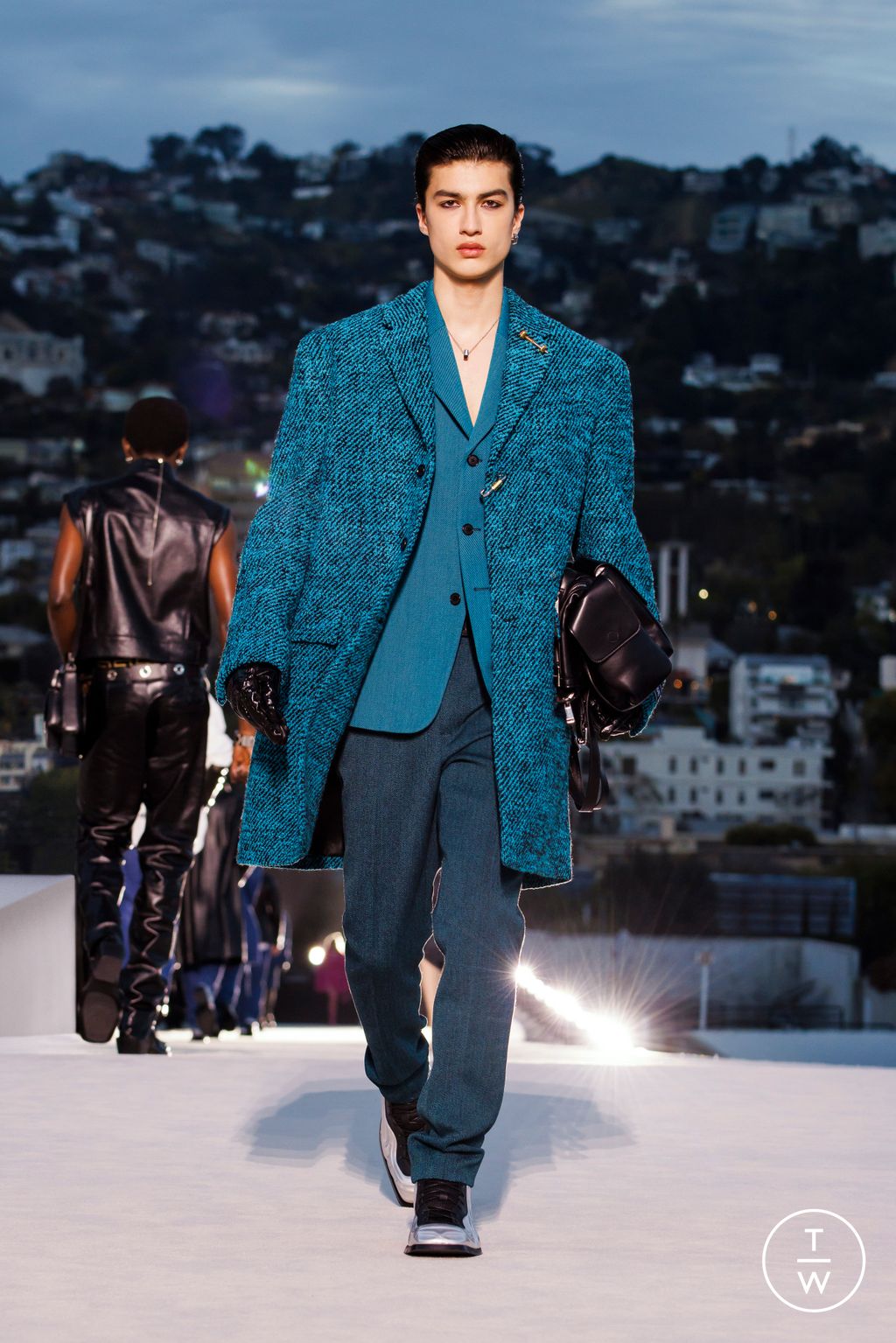 Fashion Week Milan Fall/Winter 2023 look 50 from the Versace collection 女装