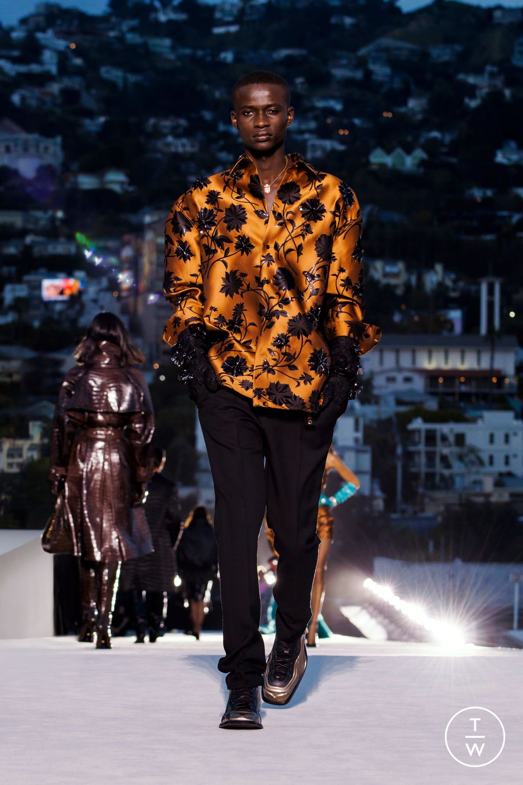 Fashion Week Milan Fall/Winter 2023 look 59 from the Versace collection womenswear