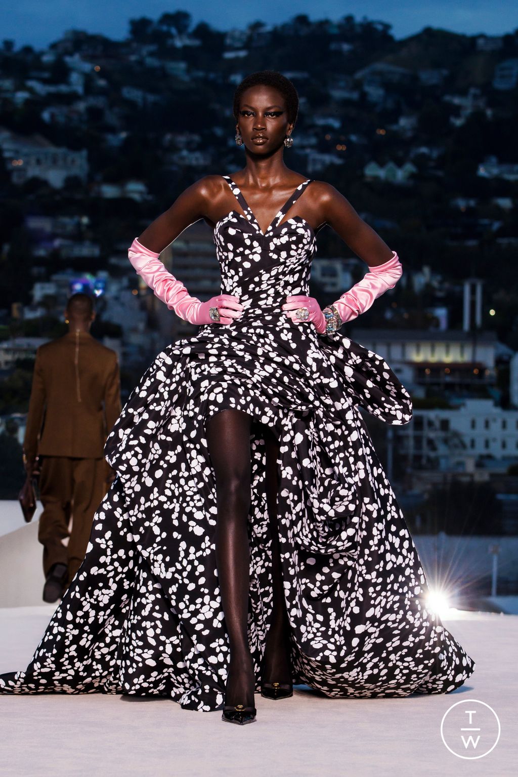 Fashion Week Milan Fall/Winter 2023 look 63 de la collection Versace womenswear
