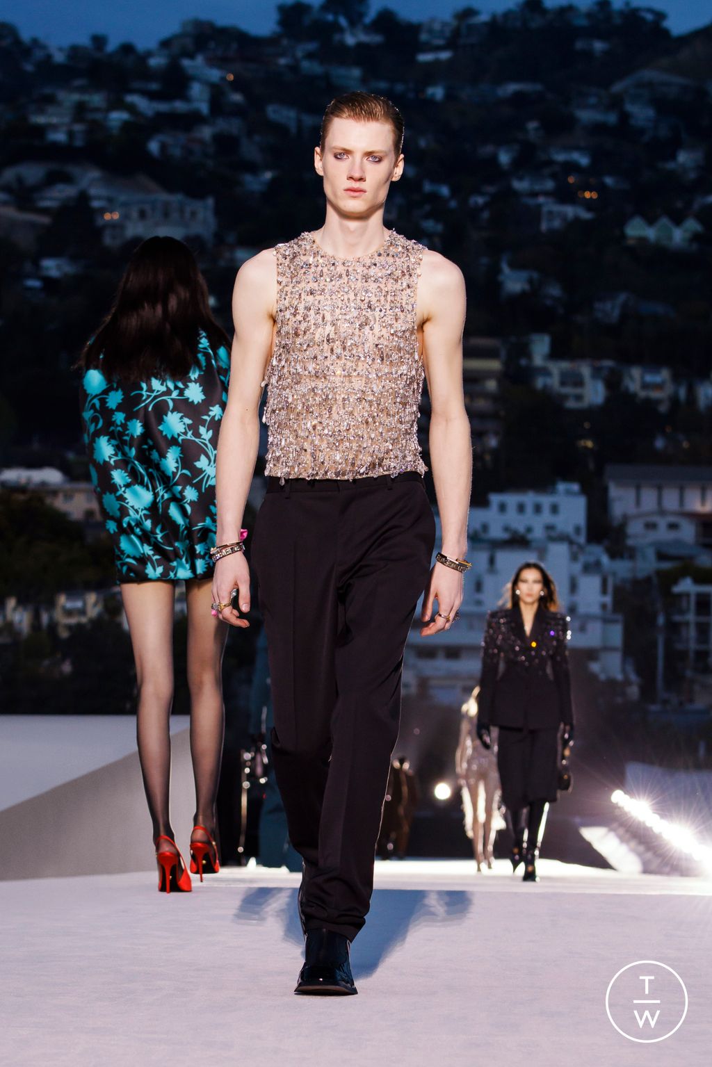 Fashion Week Milan Fall/Winter 2023 look 67 de la collection Versace womenswear