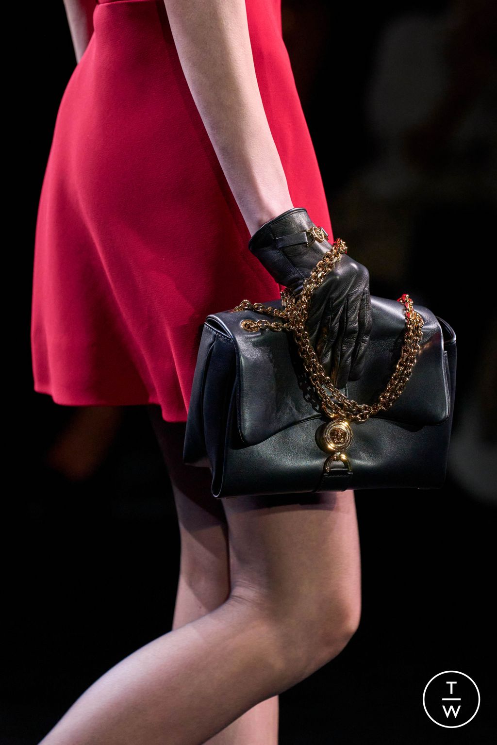 Fashion Week Milan Fall/Winter 2024 look 4 from the Versace collection womenswear accessories