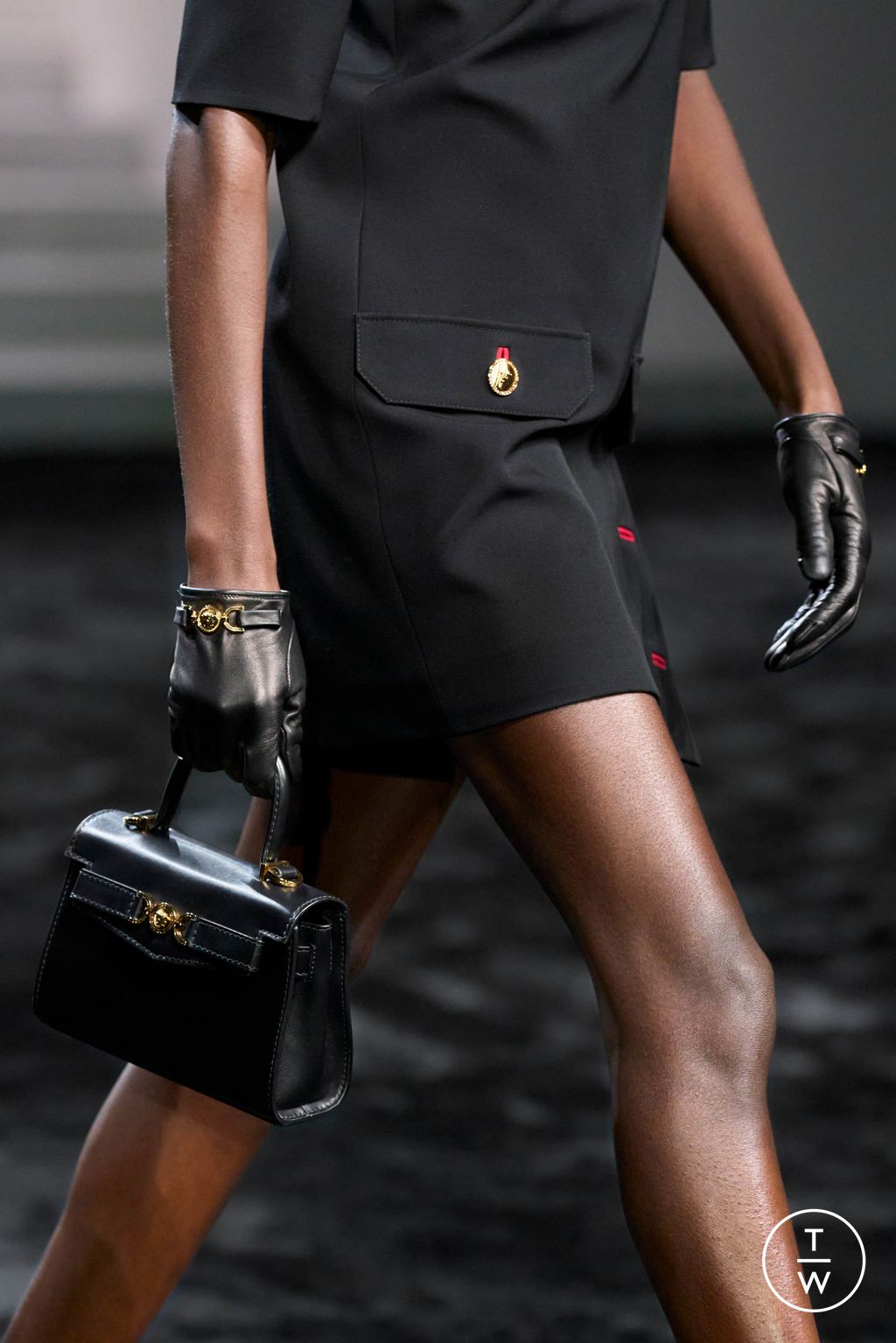 Fashion Week Milan Fall/Winter 2024 look 5 from the Versace collection womenswear accessories