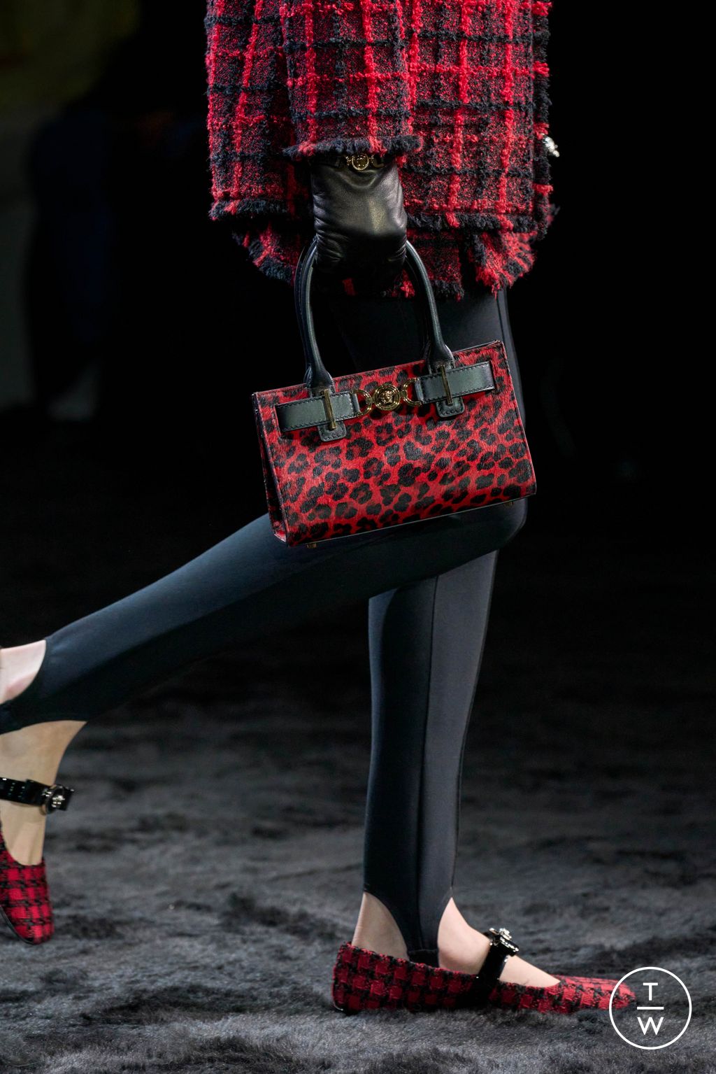 Fashion Week Milan Fall/Winter 2024 look 22 from the Versace collection womenswear accessories