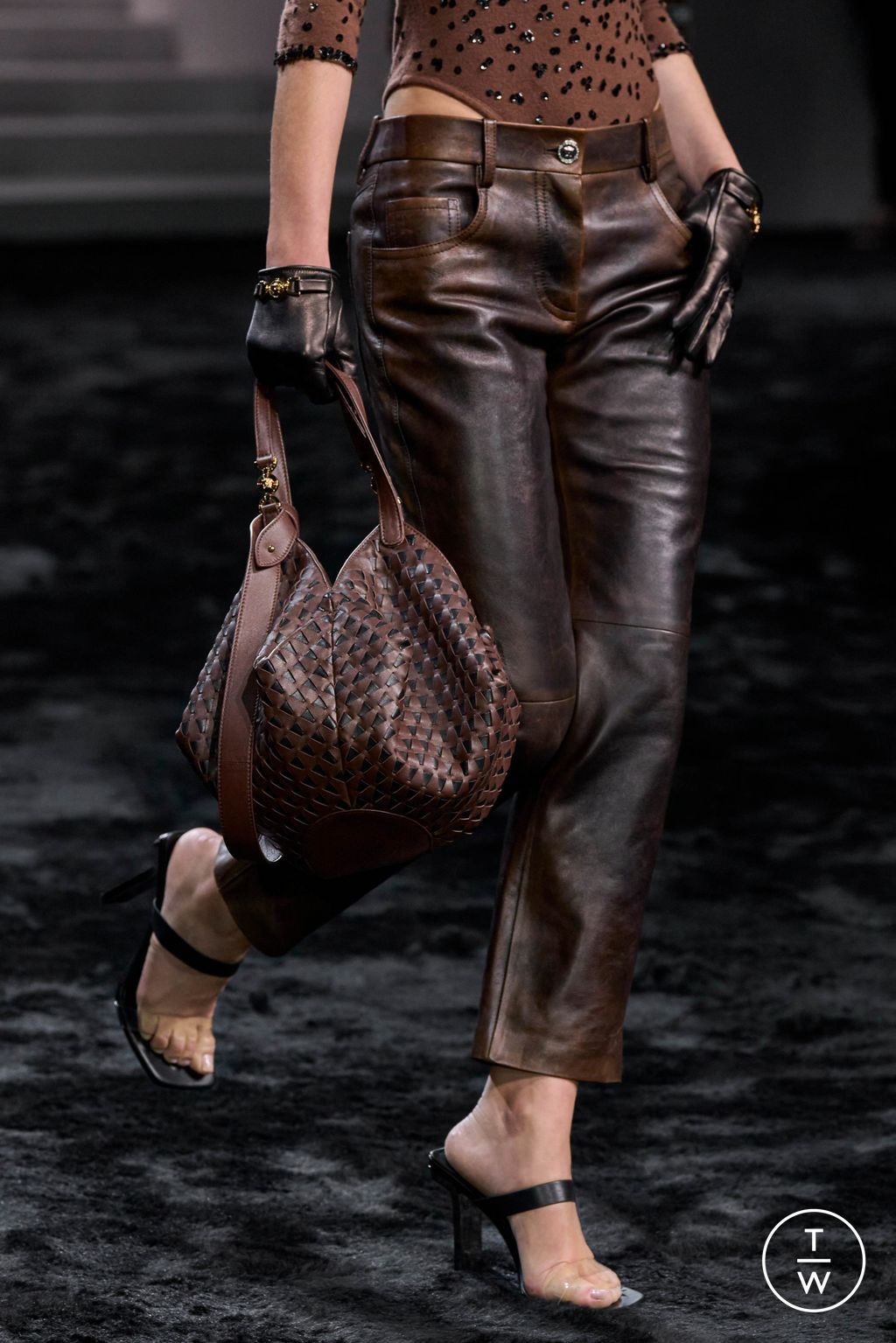 Fashion Week Milan Fall/Winter 2024 look 10 from the Versace collection womenswear accessories