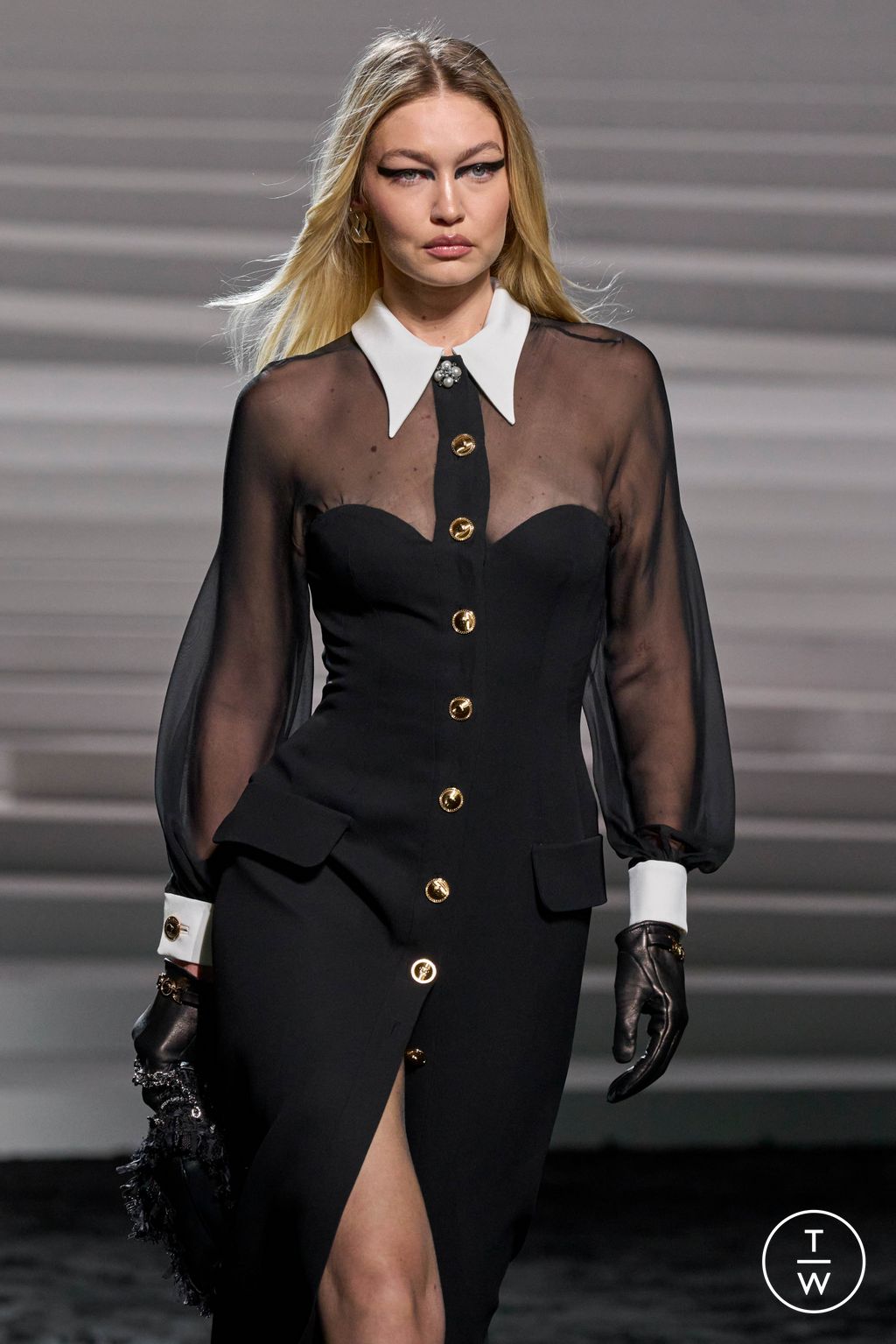 Fashion Week Milan Fall/Winter 2024 look 30 from the Versace collection womenswear accessories