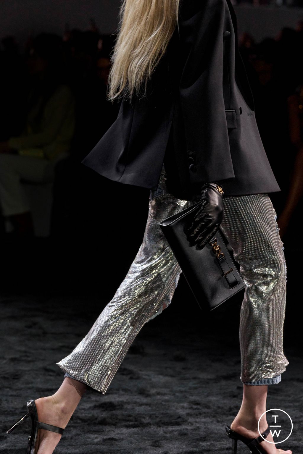Fashion Week Milan Fall/Winter 2024 look 19 de la collection Versace womenswear accessories