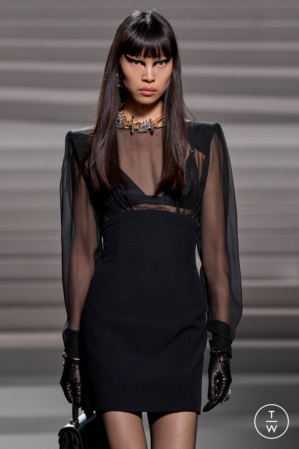 Fashion Week Milan Fall/Winter 2024 look 31 from the Versace collection 女装配饰