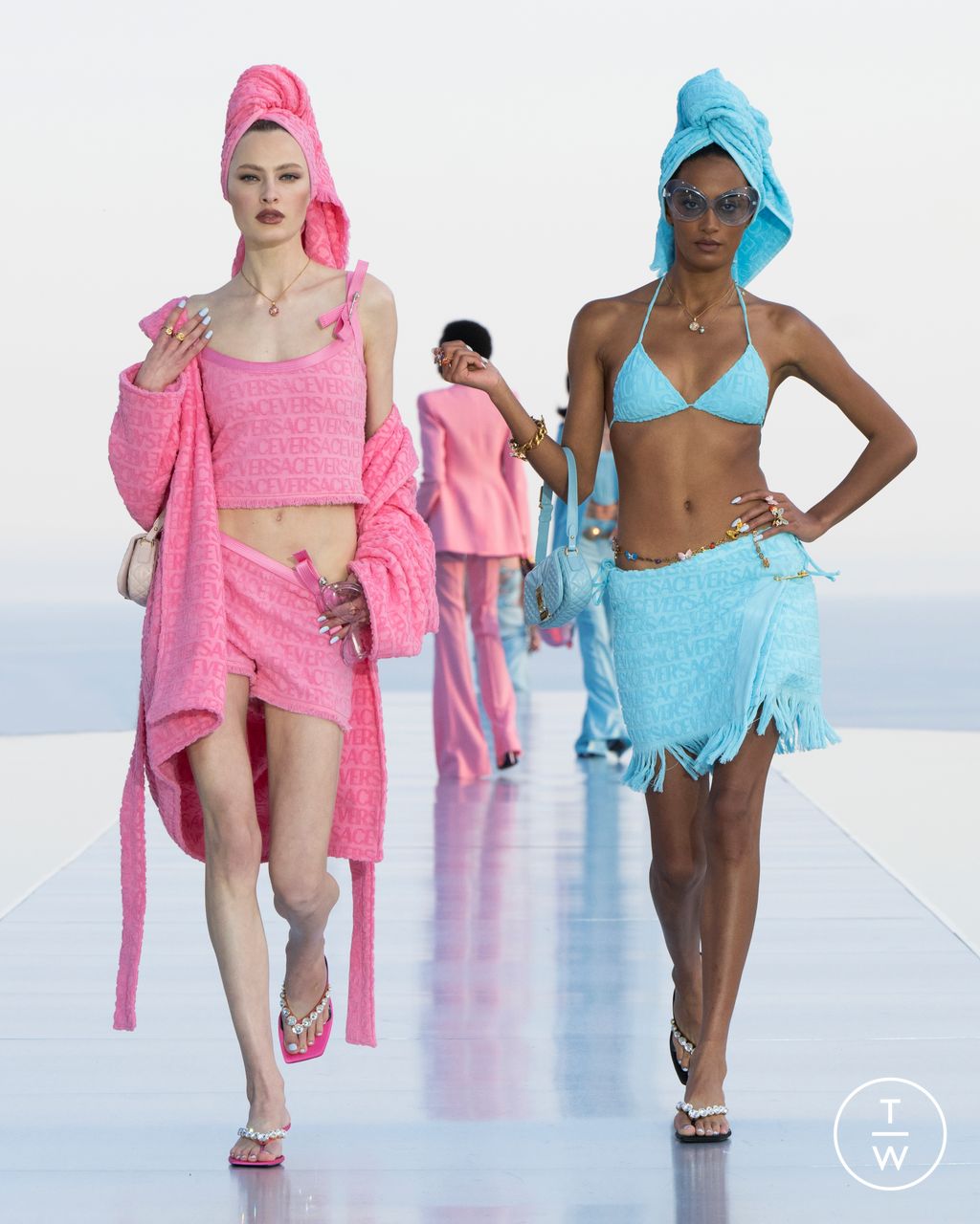 Fashion Week Milan Pre-Fall 2023 look 10 de la collection Versace womenswear