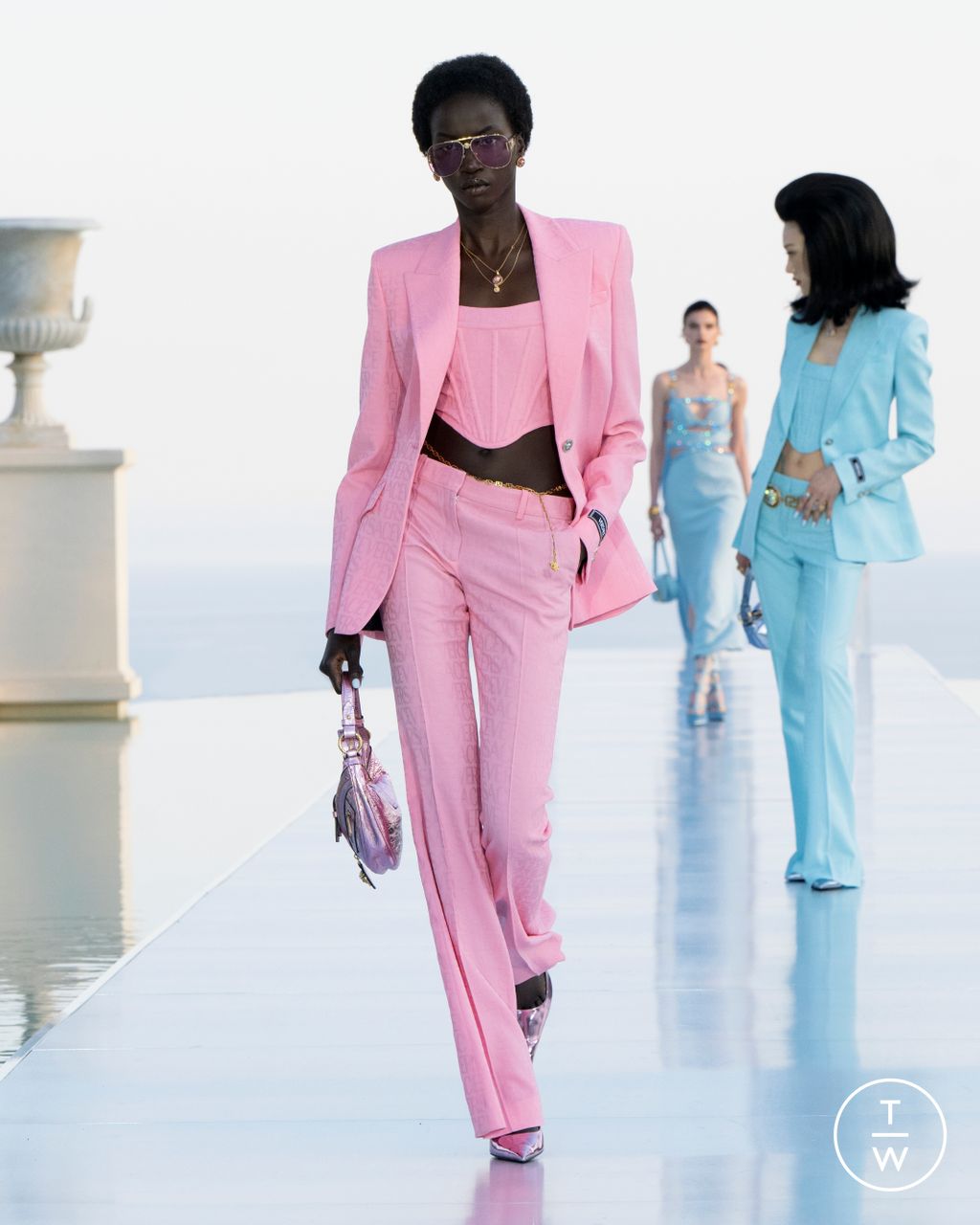 Fashion Week Milan Pre-Fall 2023 look 11 de la collection Versace womenswear