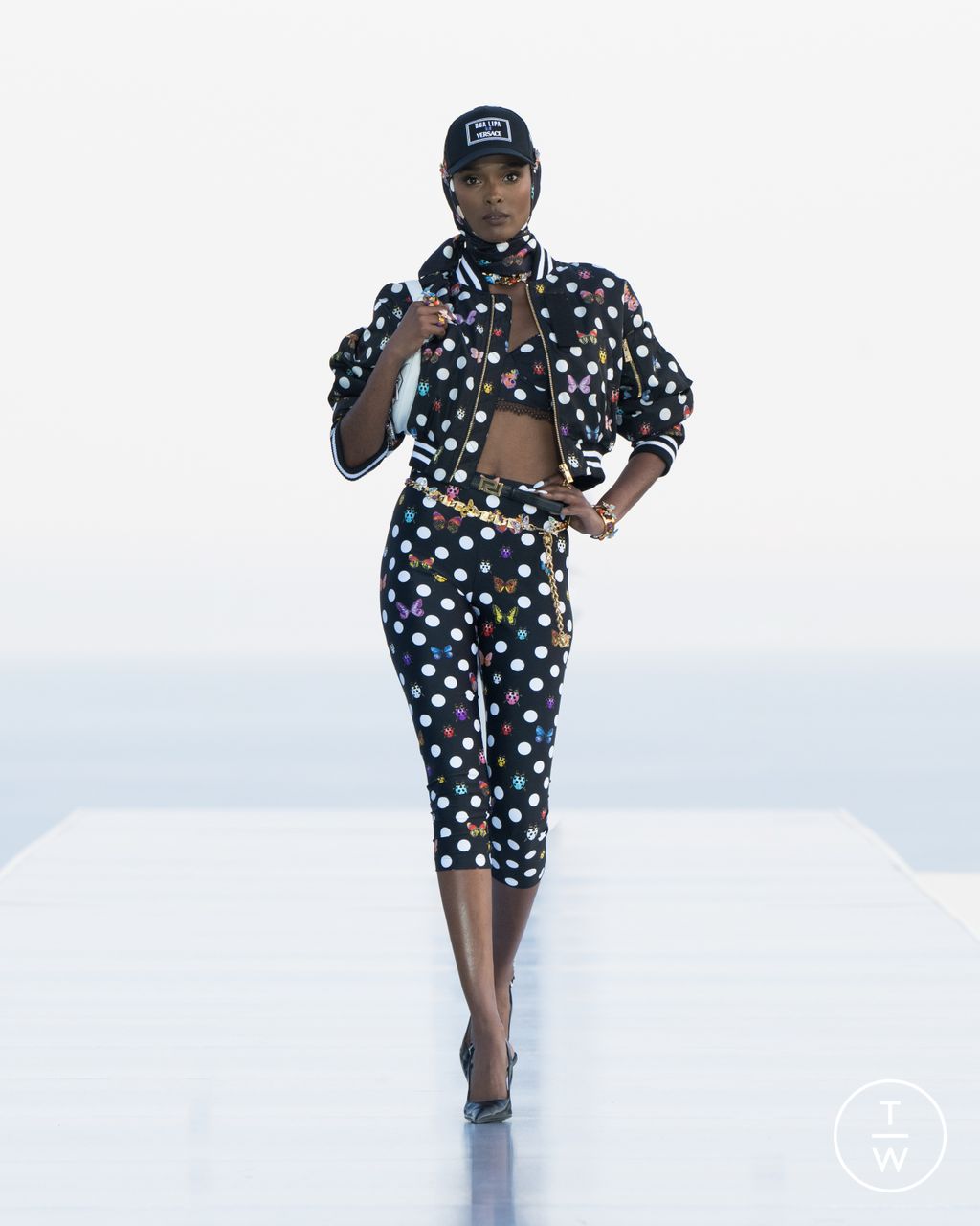 Fashion Week Milan Pre-Fall 2023 look 21 from the Versace collection 女装