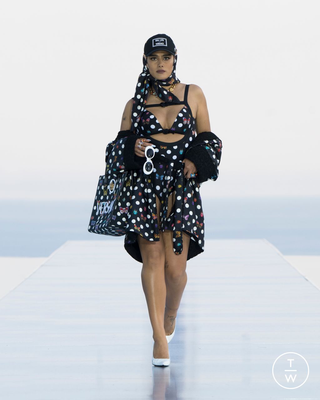 Fashion Week Milan Pre-Fall 2023 look 23 de la collection Versace womenswear