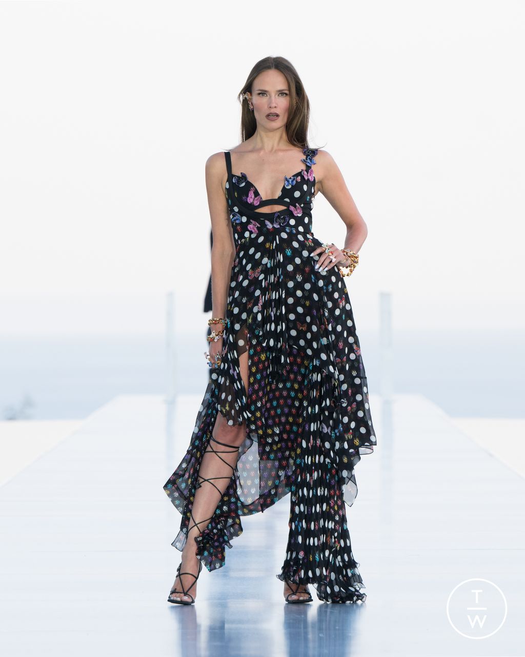 Fashion Week Milan Pre-Fall 2023 look 33 from the Versace collection 女装