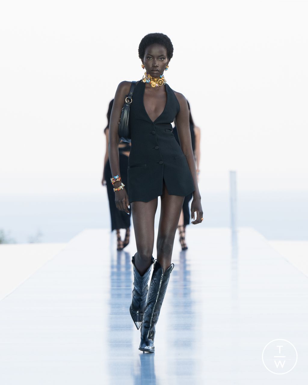 Fashion Week Milan Pre-Fall 2023 look 38 de la collection Versace womenswear