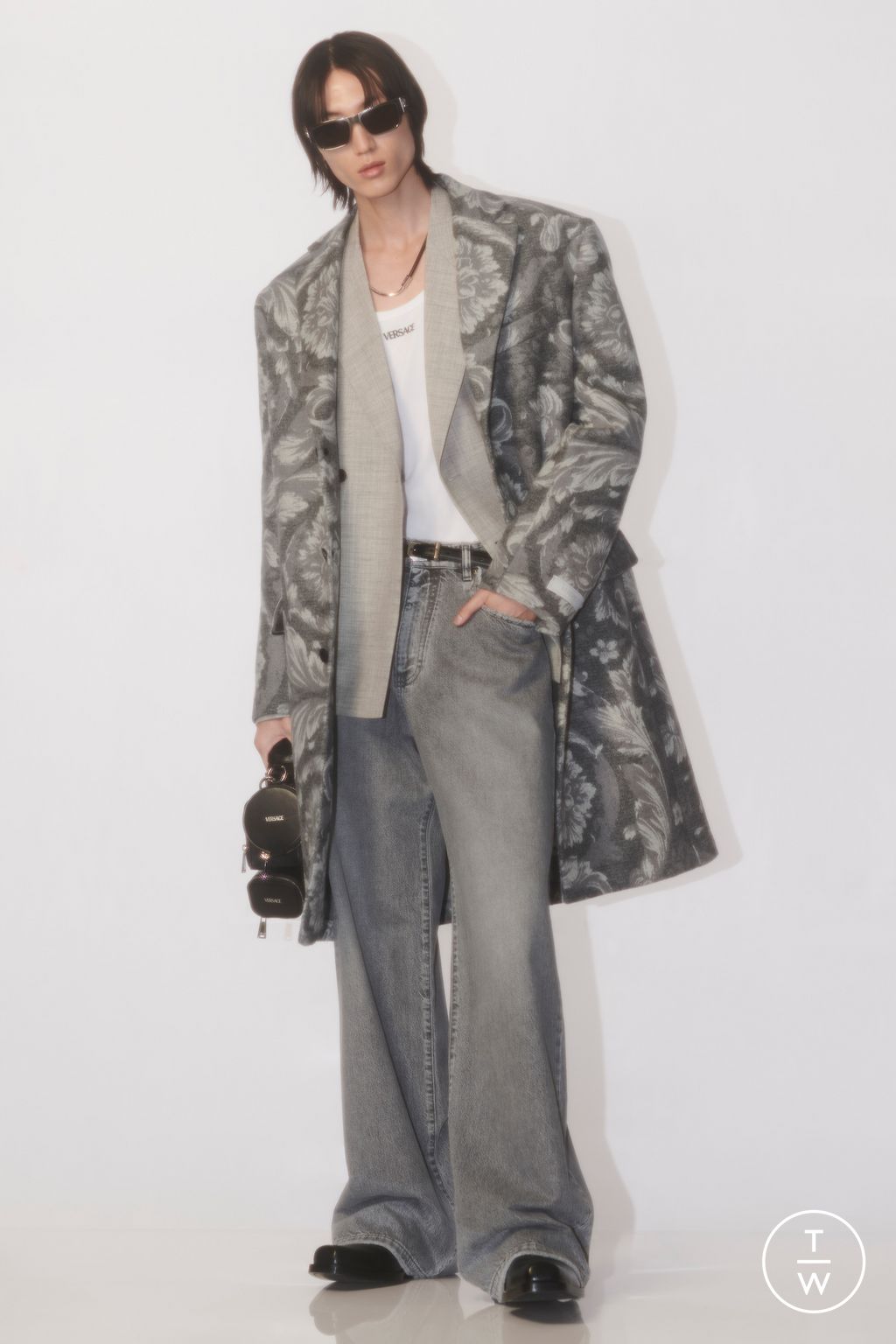 Fashion Week Milan Pre-Fall 2024 look 1 from the Versace collection menswear