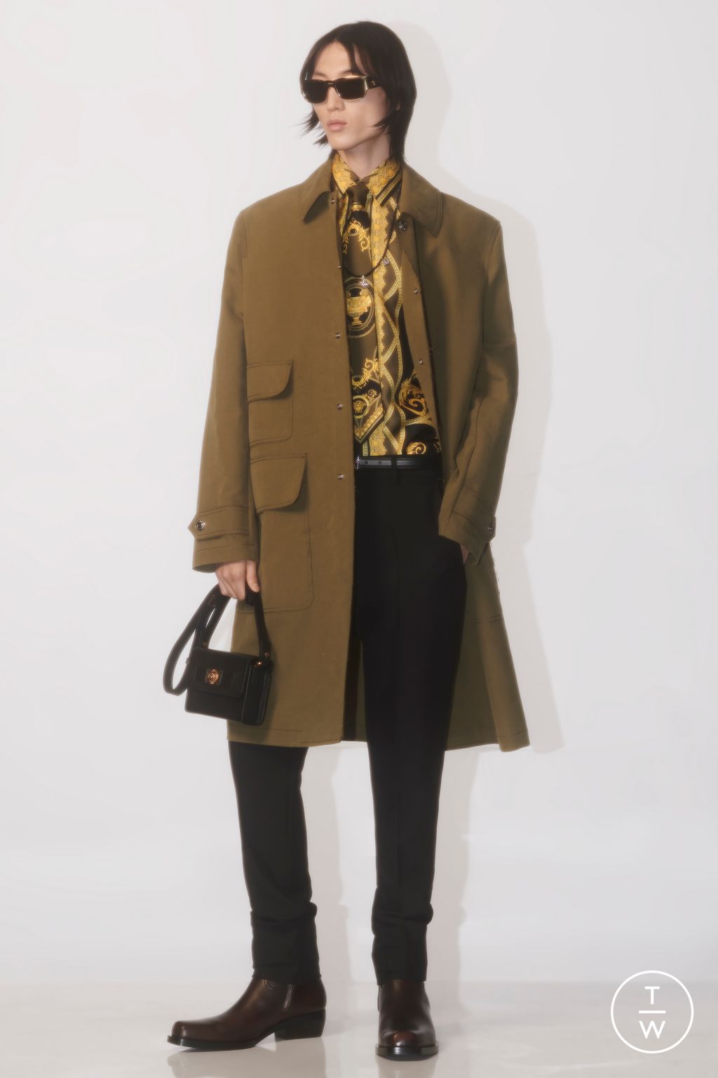 Fashion Week Milan Pre-Fall 2024 look 22 from the Versace collection 男装