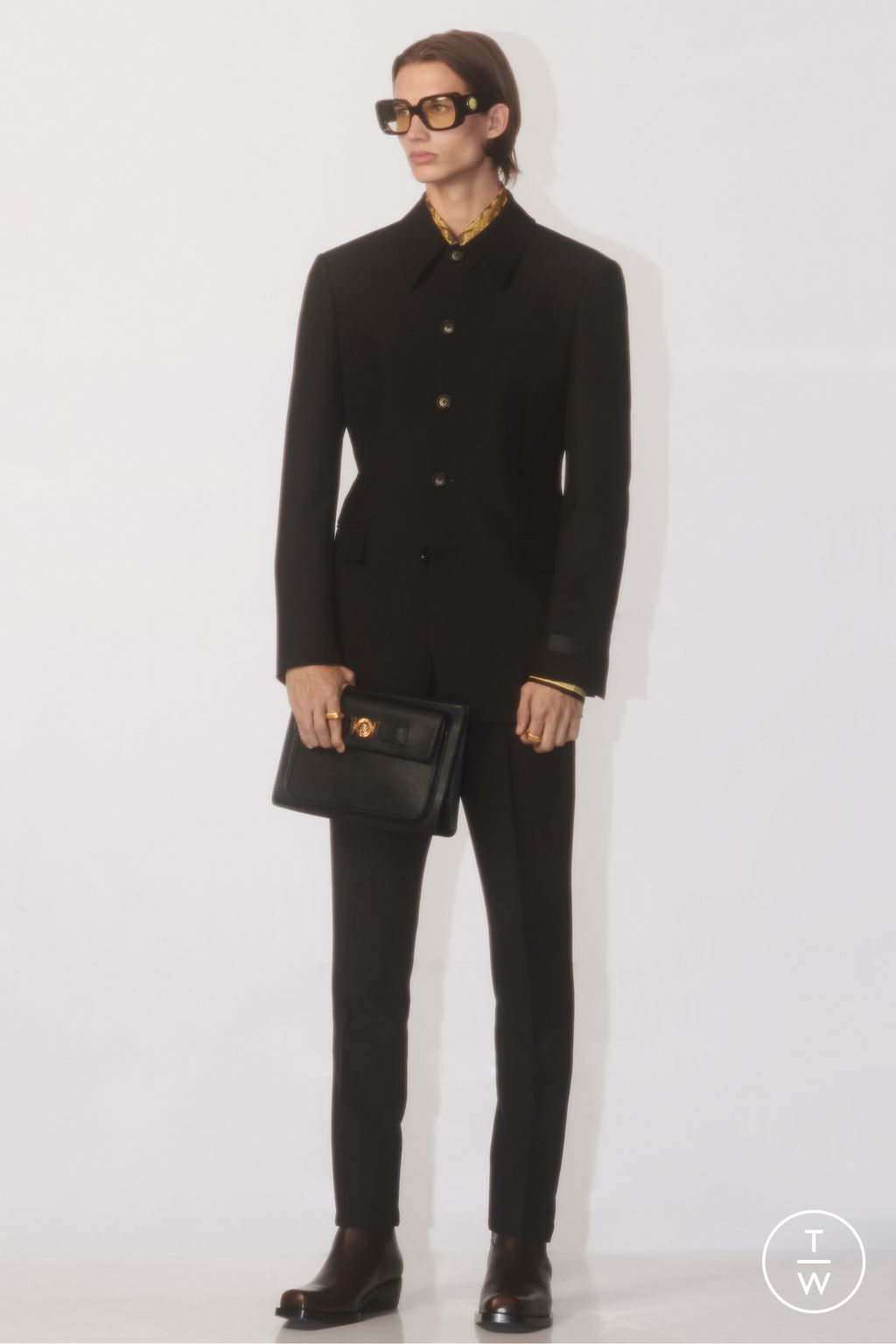 Fashion Week Milan Pre-Fall 2024 look 25 from the Versace collection 男装
