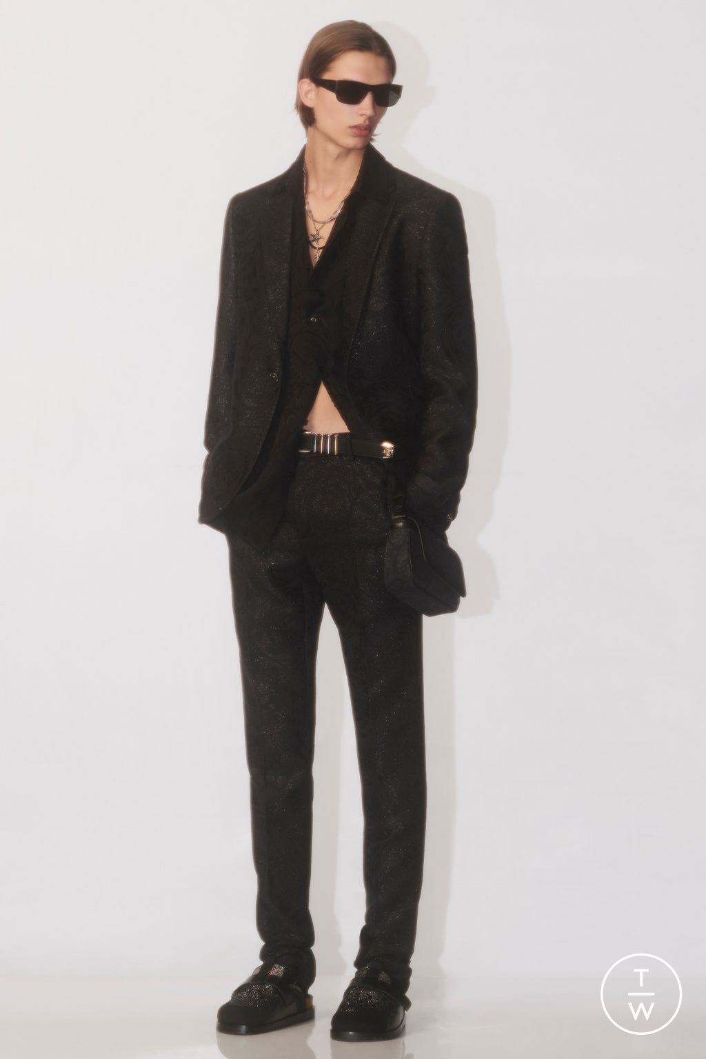 Fashion Week Milan Pre-Fall 2024 look 28 from the Versace collection 男装