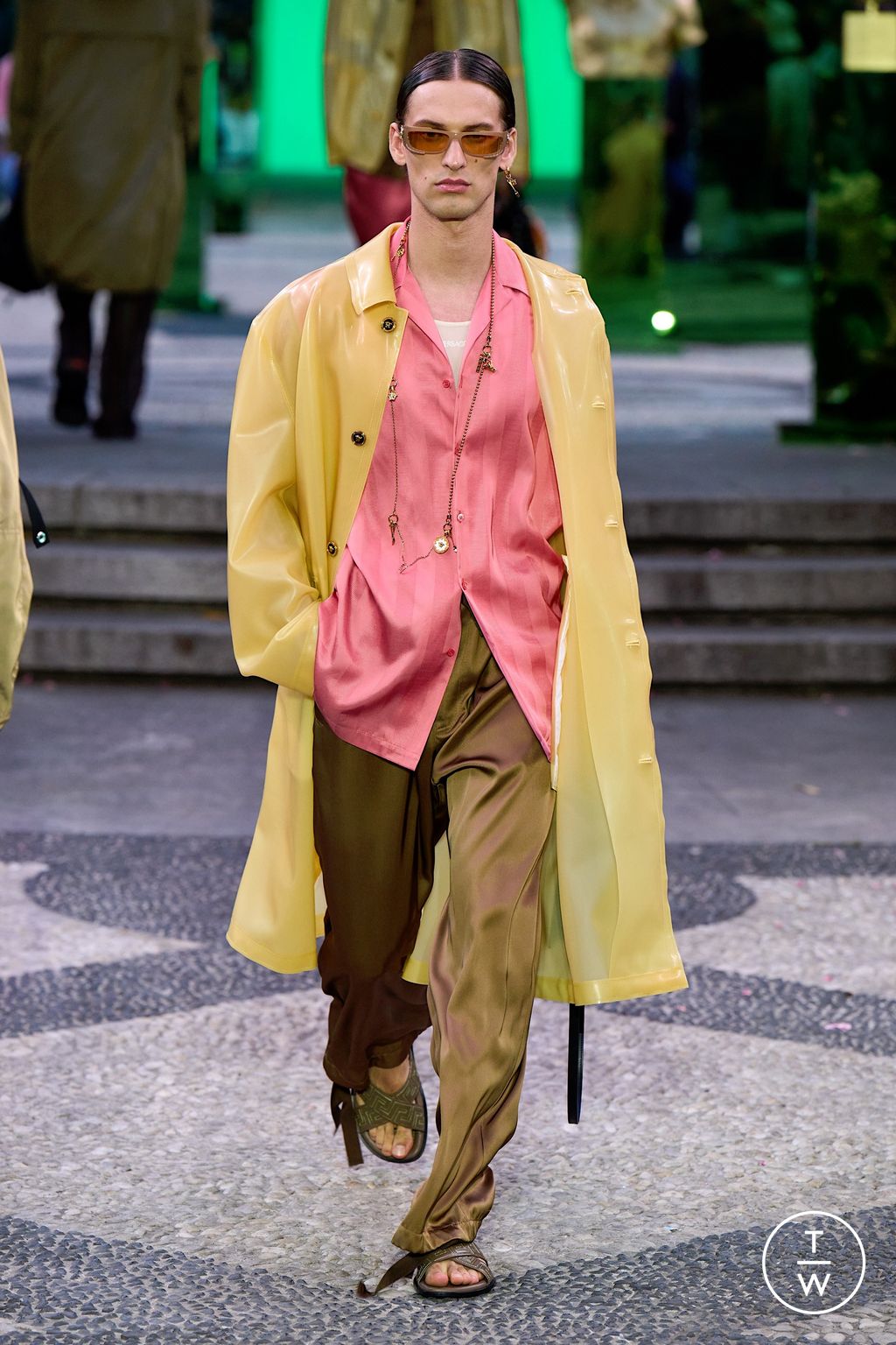 Fashion Week Milan Spring/Summer 2023 look 6 from the Versace collection menswear