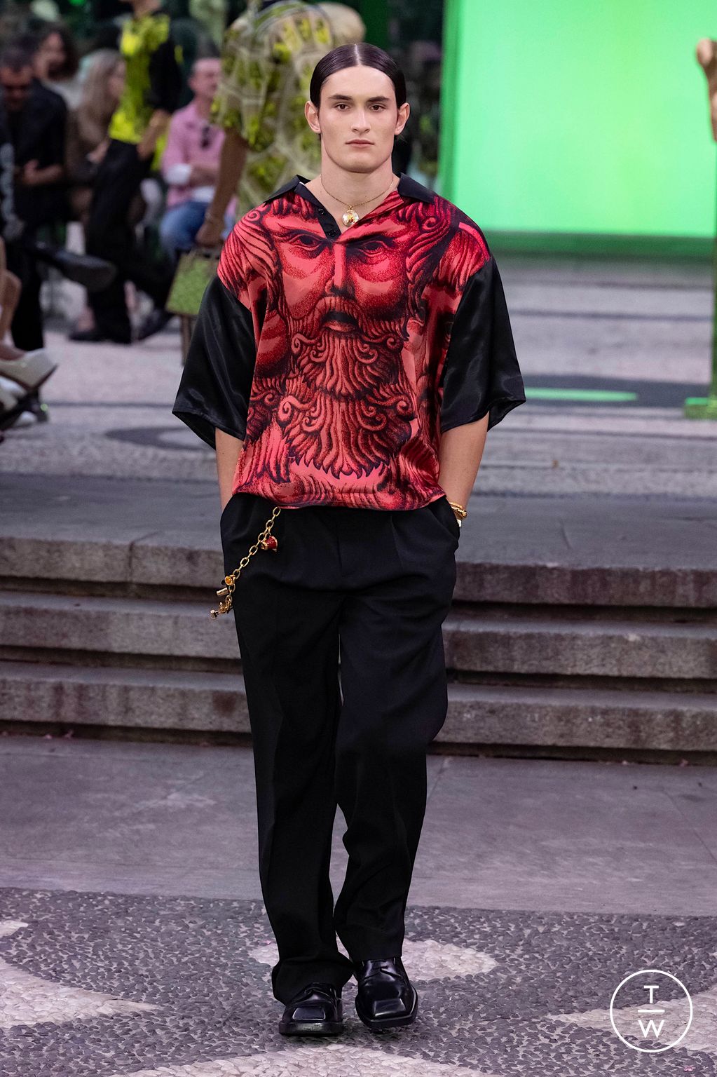 Fashion Week Milan Spring/Summer 2023 look 18 from the Versace collection menswear