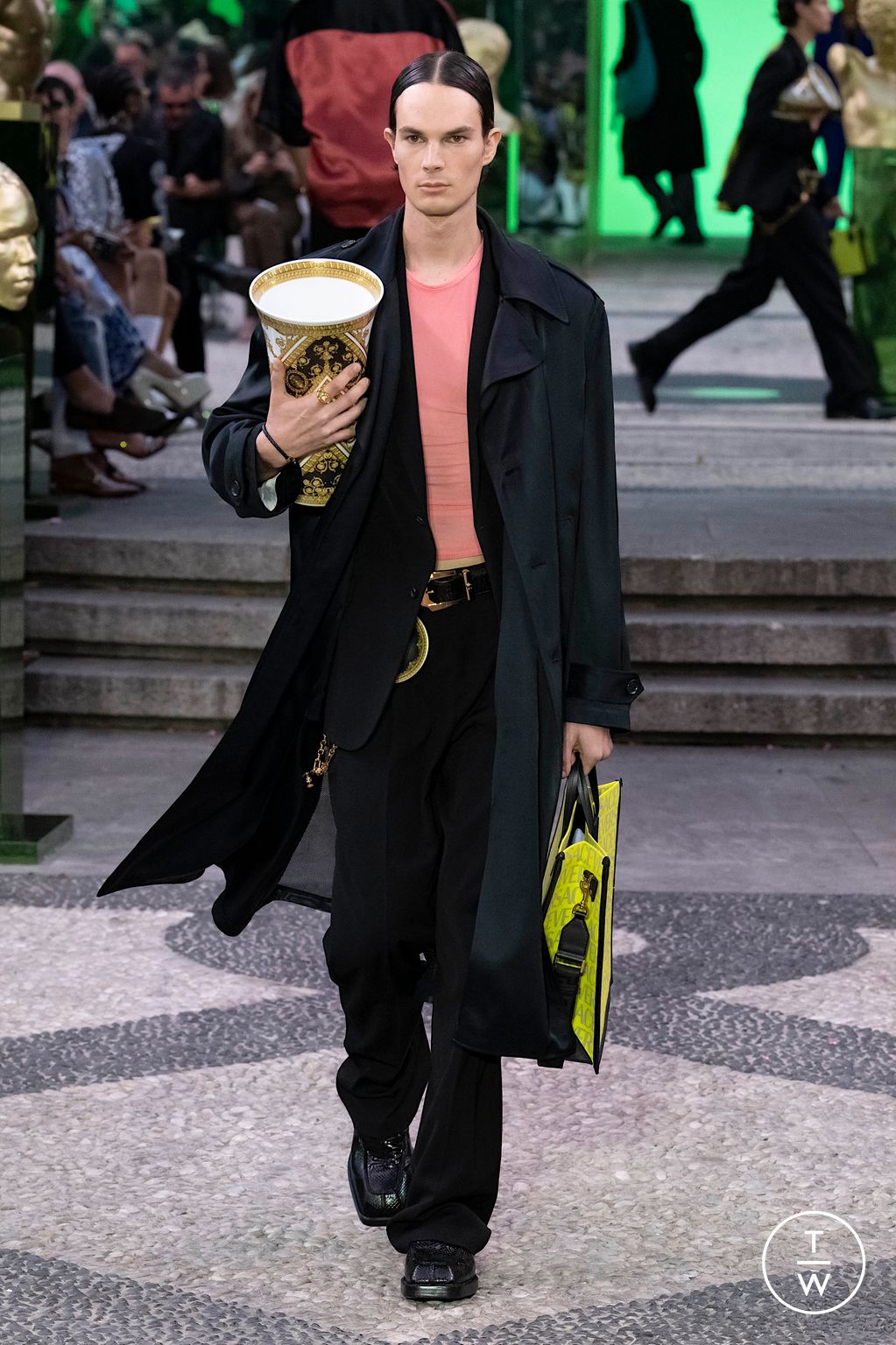 Fashion Week Milan Spring/Summer 2023 look 19 from the Versace collection menswear