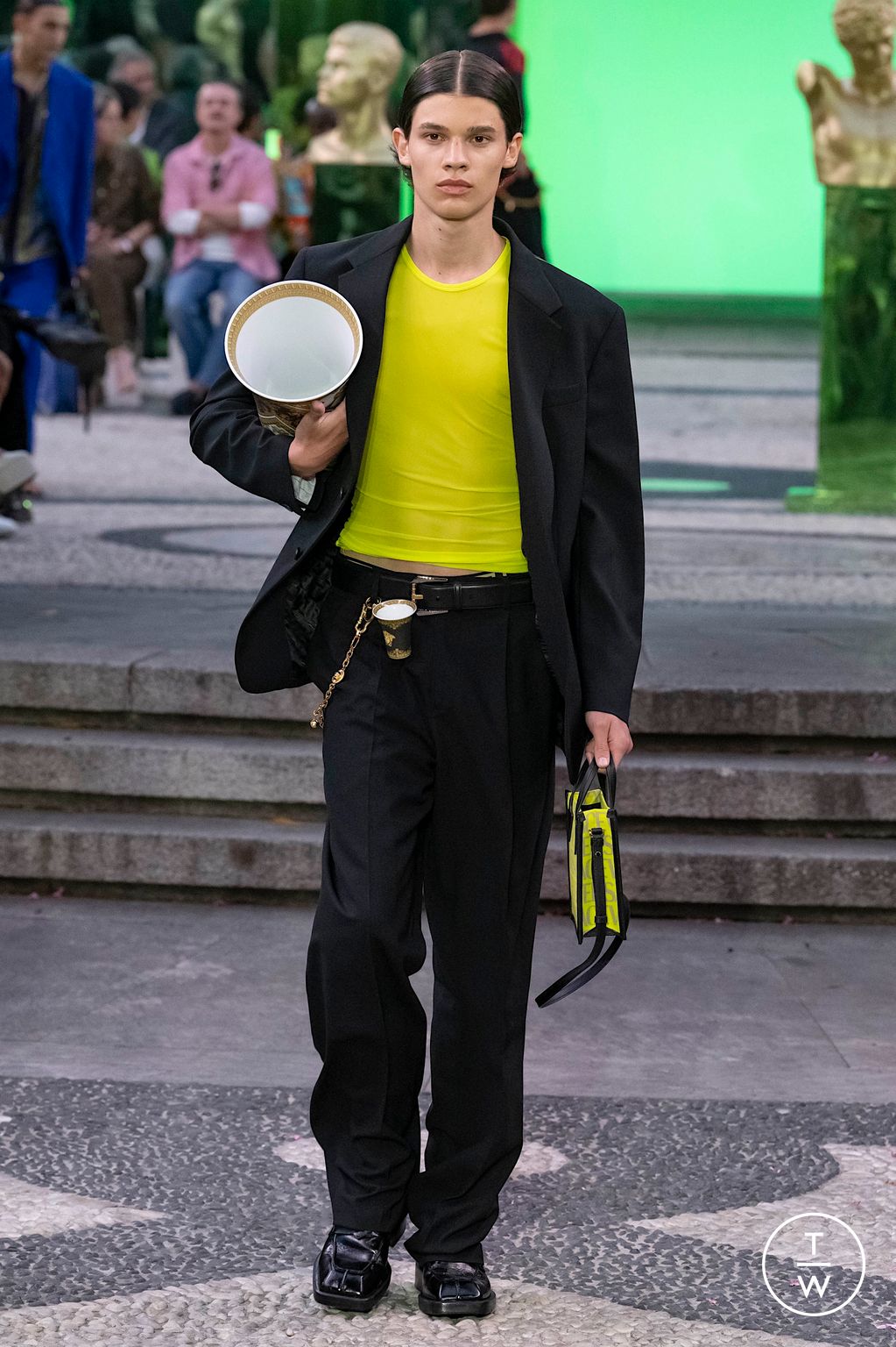 Fashion Week Milan Spring/Summer 2023 look 21 from the Versace collection menswear