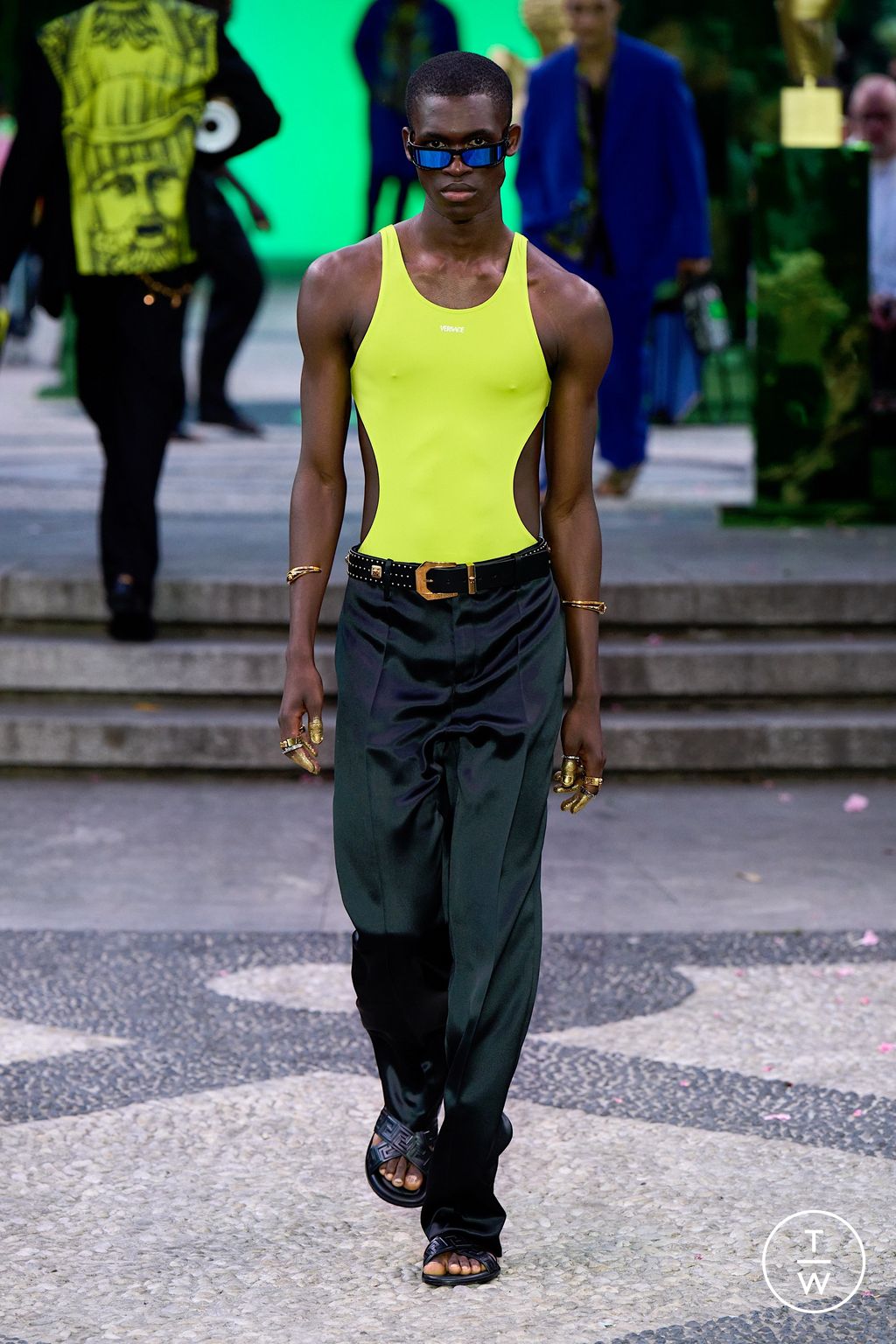 Fashion Week Milan Spring/Summer 2023 look 22 from the Versace collection menswear