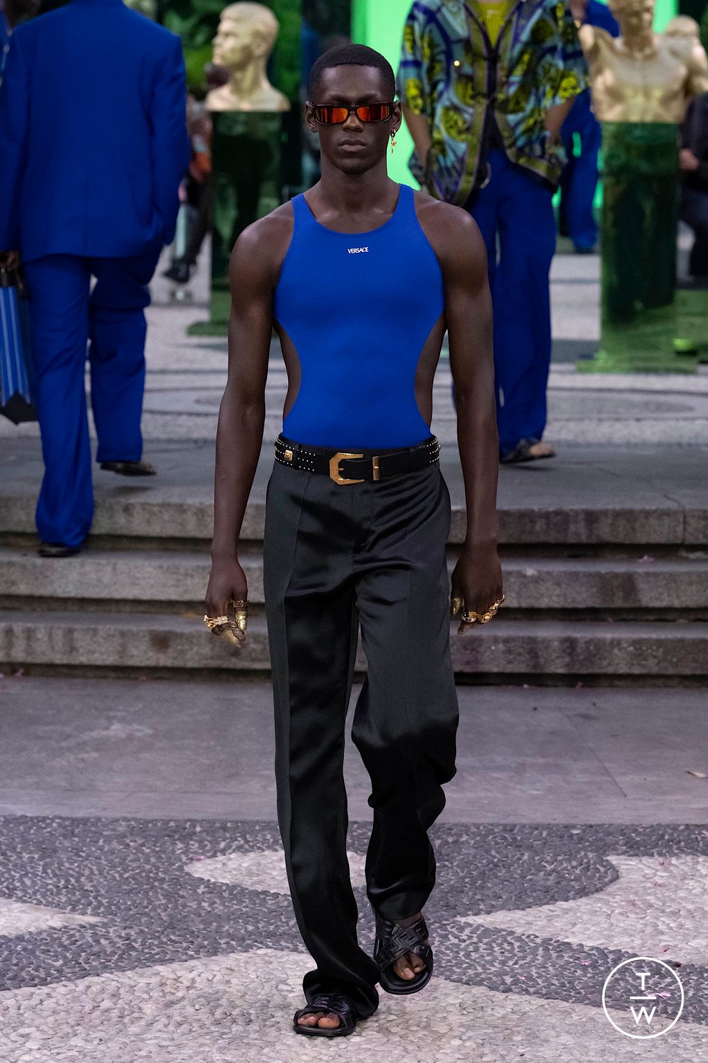 Fashion Week Milan Spring/Summer 2023 look 24 from the Versace collection menswear
