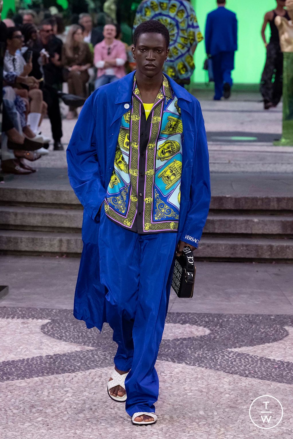 Fashion Week Milan Spring/Summer 2023 look 26 from the Versace collection 男装