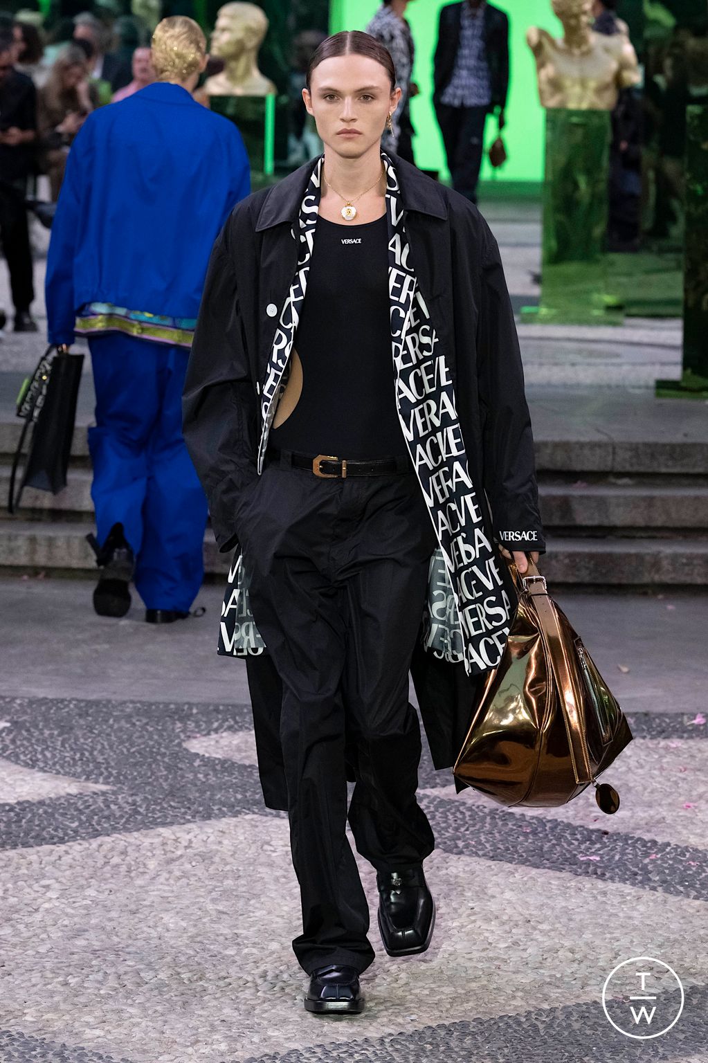 Fashion Week Milan Spring/Summer 2023 look 29 from the Versace collection menswear