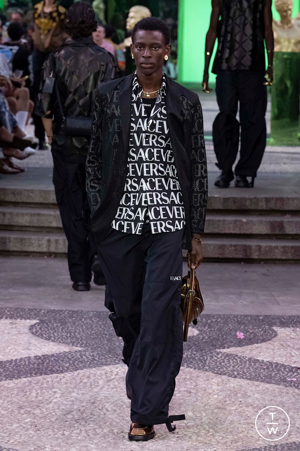 Fashion Week Milan Spring/Summer 2023 look 33 from the Versace collection menswear