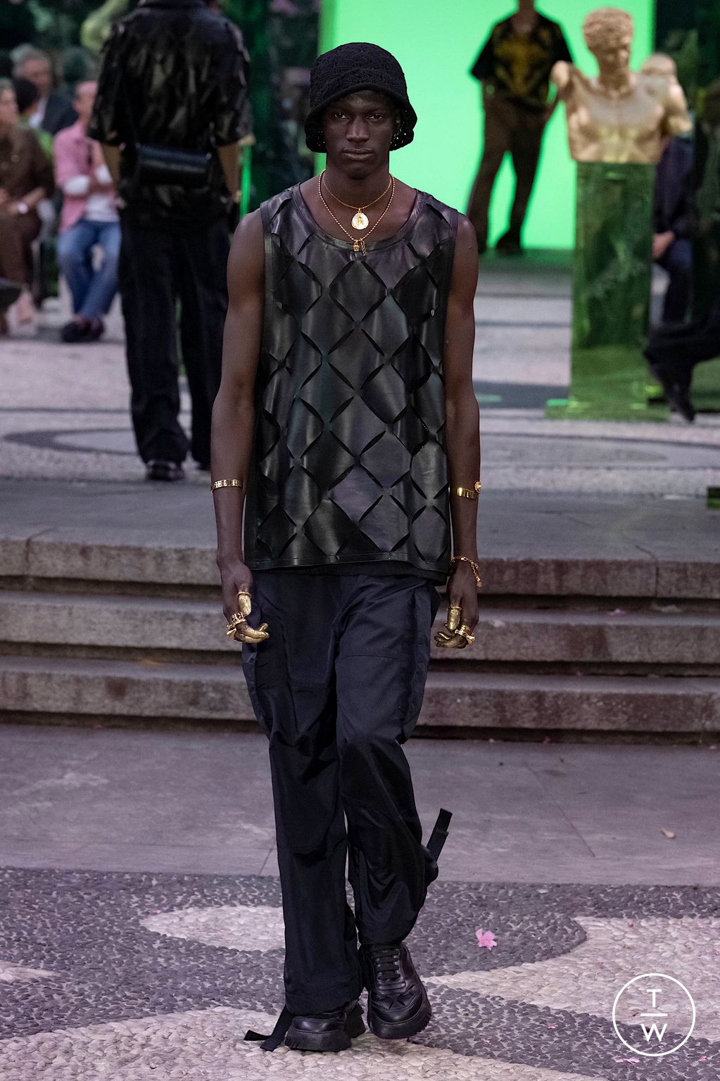 Fashion Week Milan Spring/Summer 2023 look 34 from the Versace collection menswear
