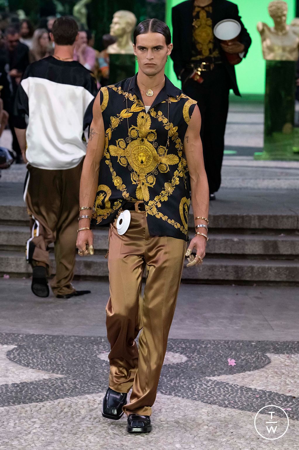 Fashion Week Milan Spring/Summer 2023 look 39 from the Versace collection menswear