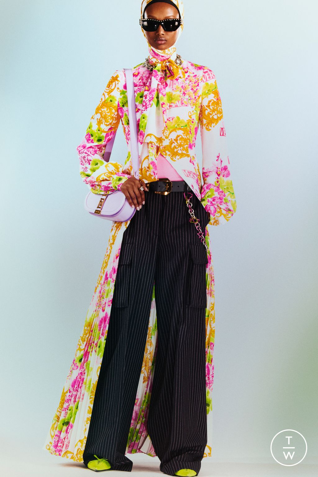Fashion Week Milan Resort 2023 look 19 from the Versace collection womenswear