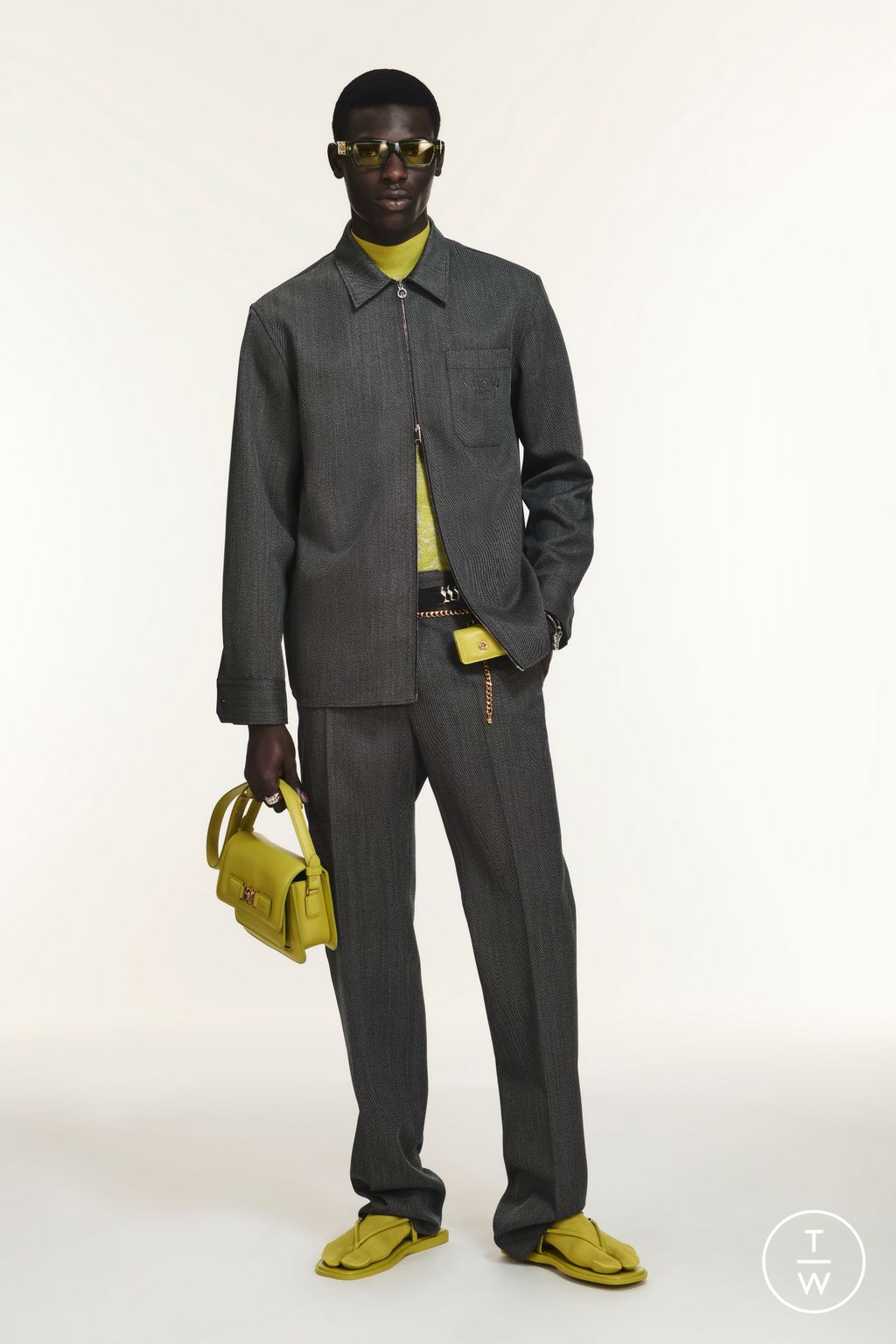 Fashion Week Milan Resort 2025 look 15 from the Versace collection 男装