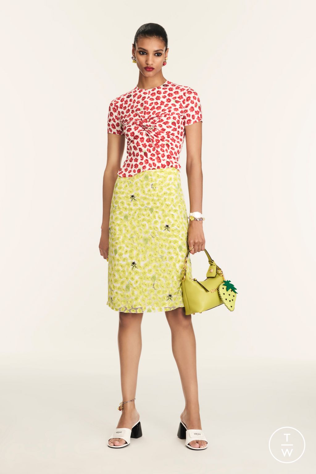 Fashion Week Milan Resort 2025 look 24 from the Versace collection 女装