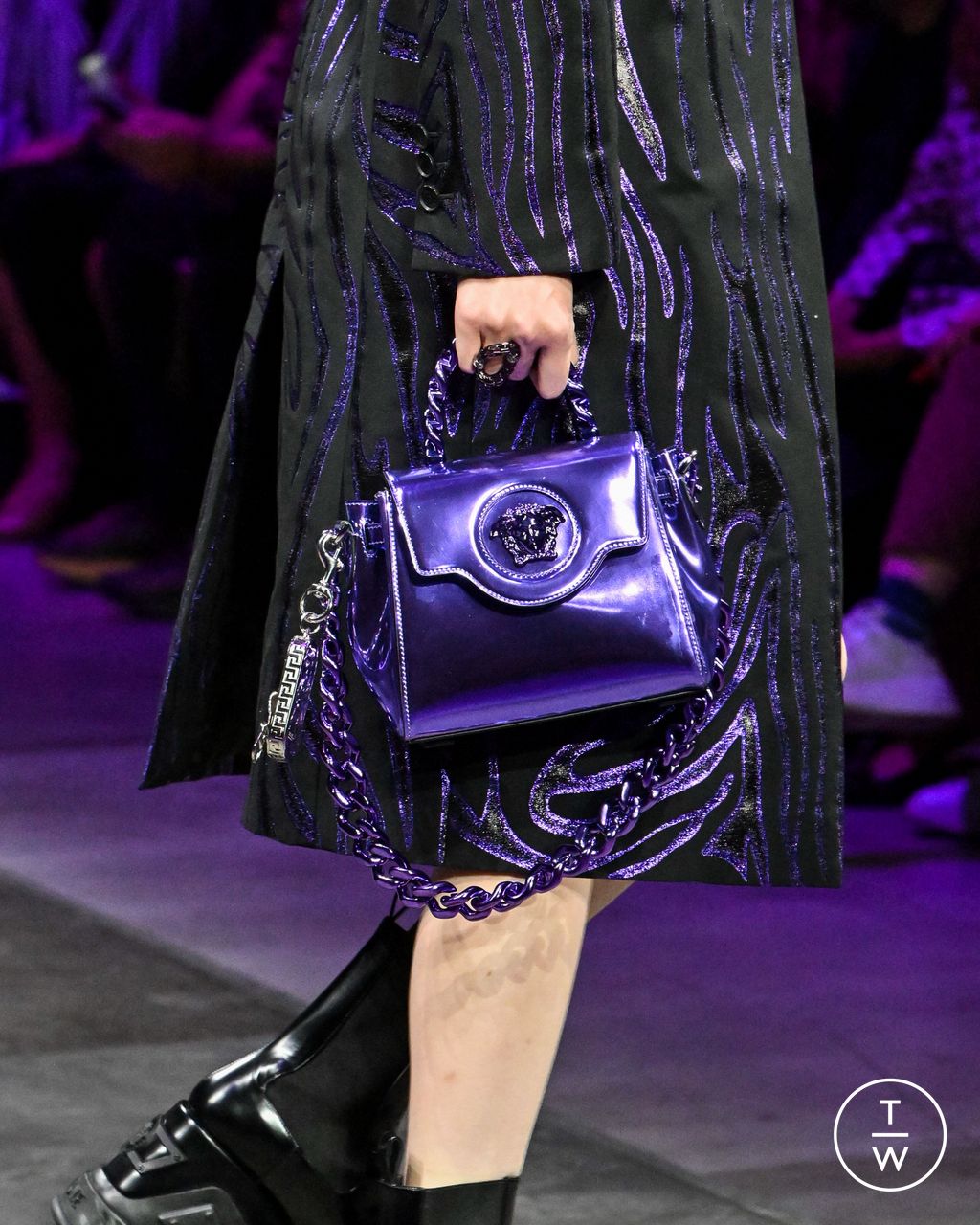 Fashion Week Milan Spring/Summer 2023 look 19 from the Versace collection womenswear accessories