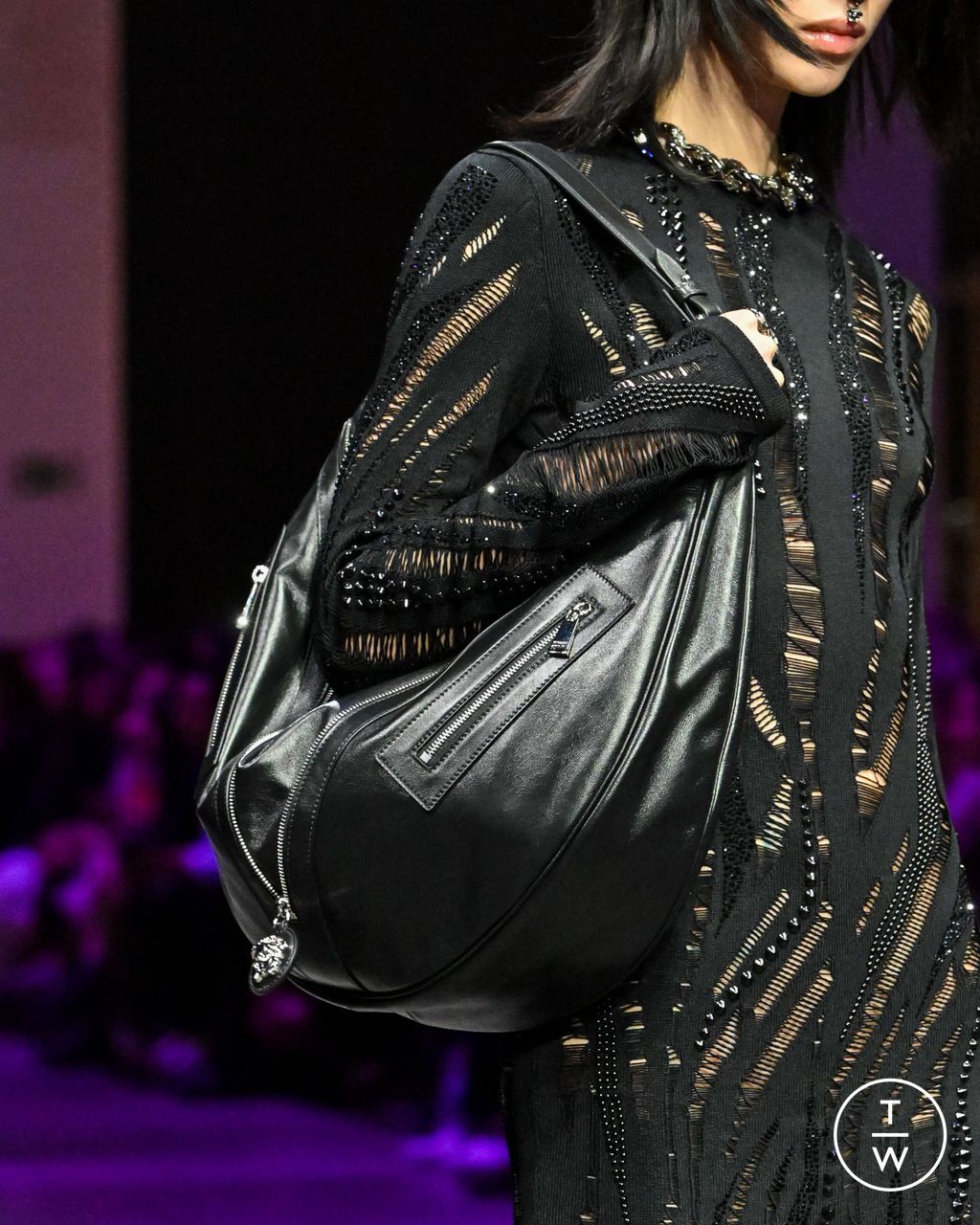 Fashion Week Milan Spring/Summer 2023 look 28 de la collection Versace womenswear accessories