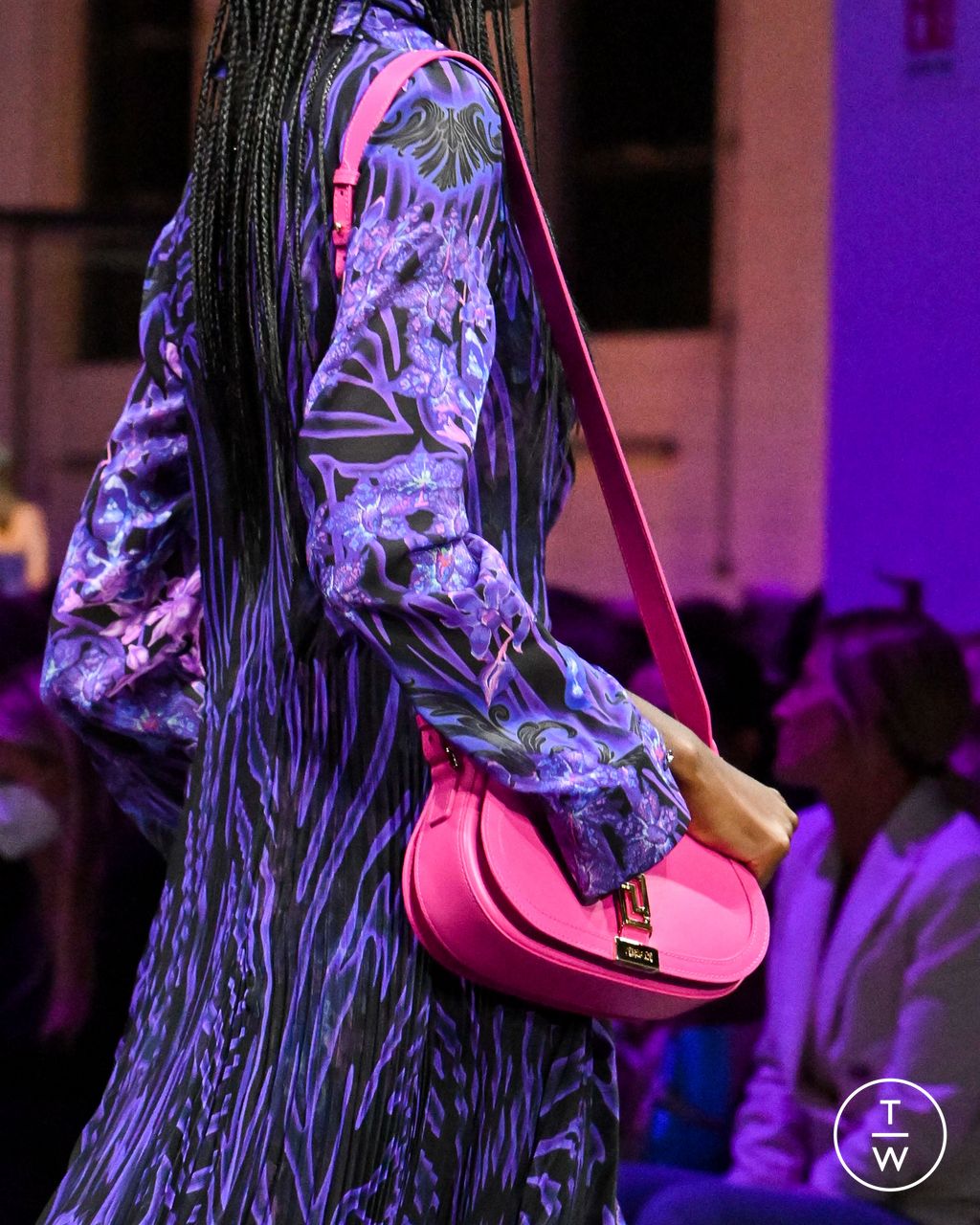 Fashion Week Milan Spring/Summer 2023 look 15 de la collection Versace womenswear accessories