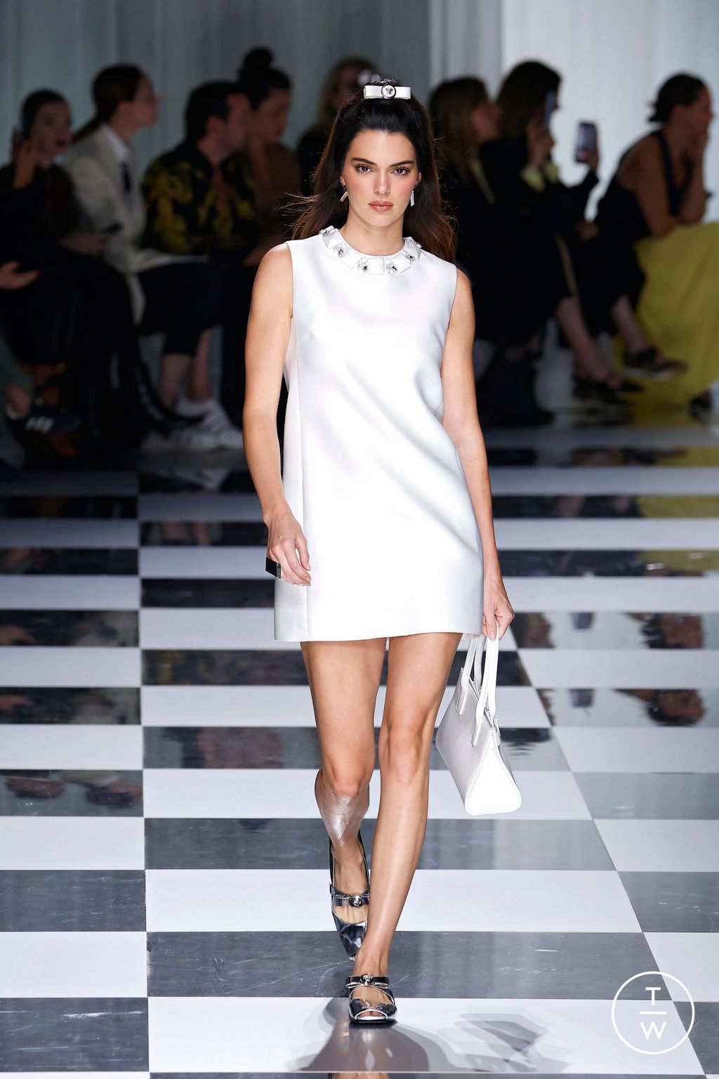 Fashion Week Milan Spring/Summer 2024 look 1 de la collection Versace womenswear
