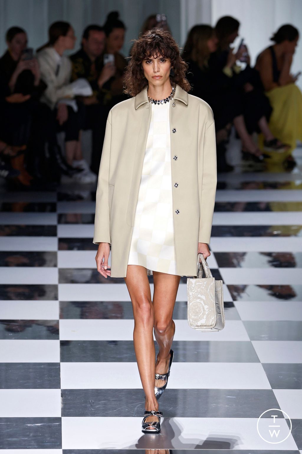 Fashion Week Milan Spring/Summer 2024 look 2 de la collection Versace womenswear