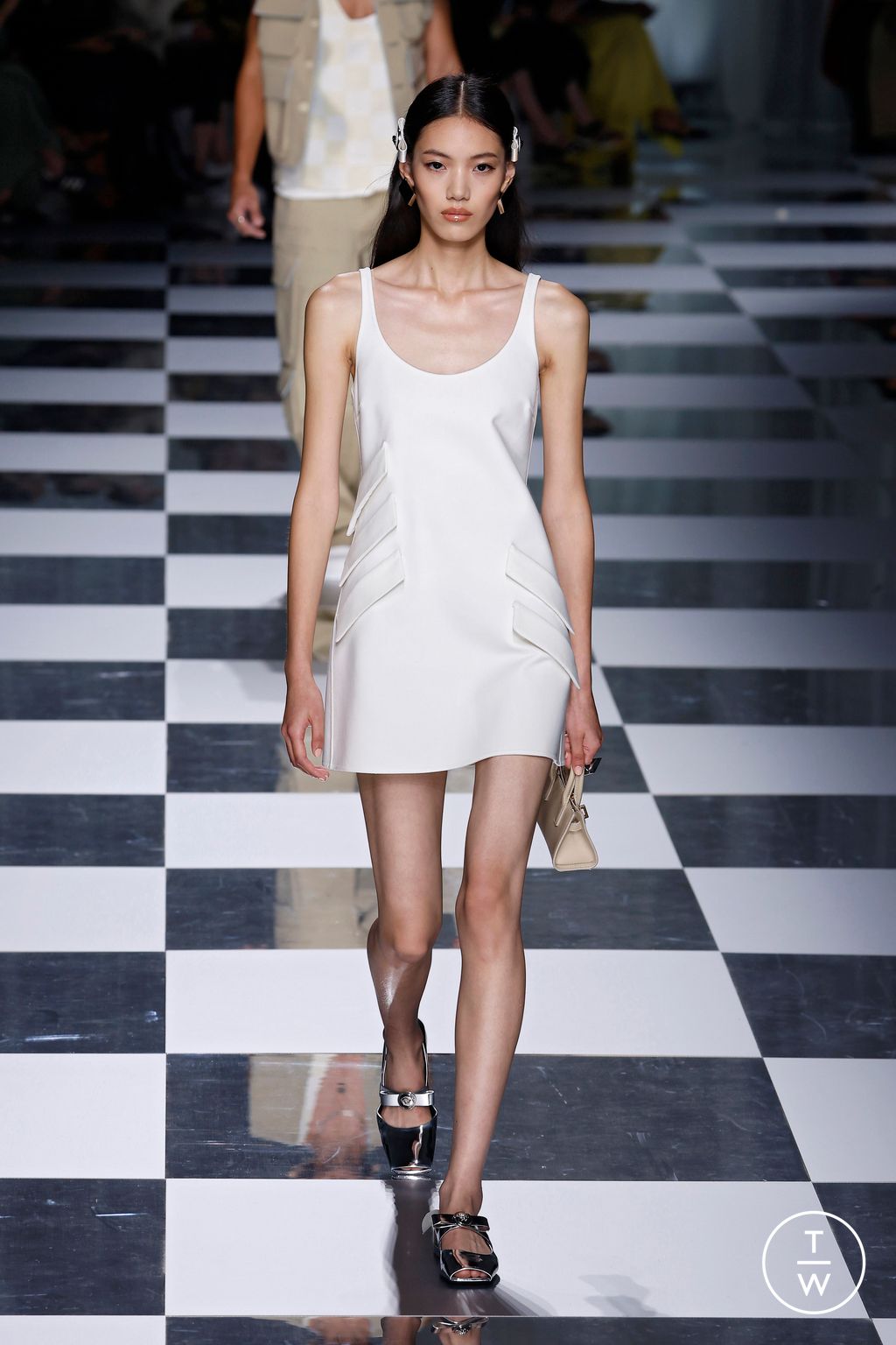 Fashion Week Milan Spring/Summer 2024 look 8 de la collection Versace womenswear