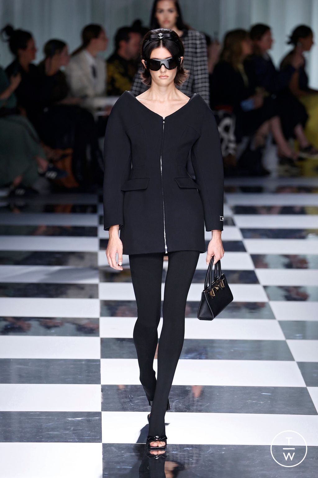 Fashion Week Milan Spring/Summer 2024 look 15 de la collection Versace womenswear