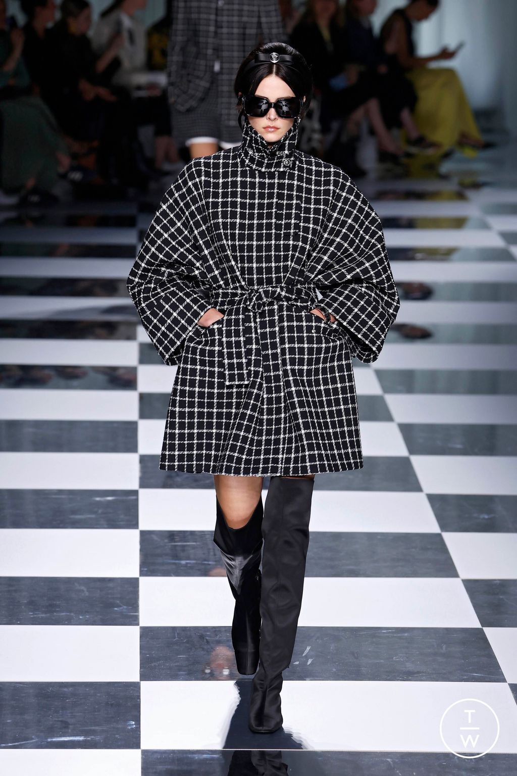 Fashion Week Milan Spring/Summer 2024 look 18 de la collection Versace womenswear