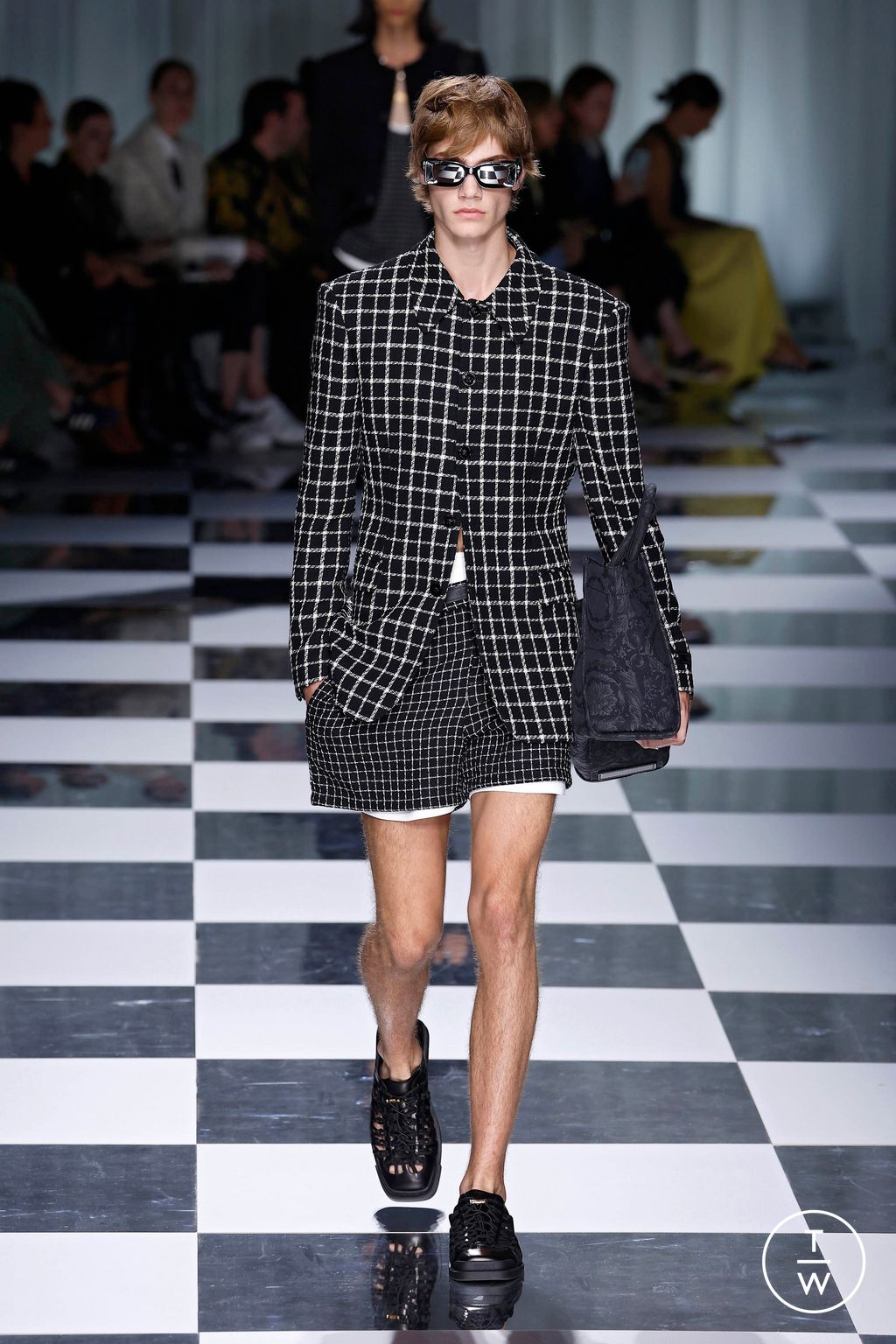 Fashion Week Milan Spring/Summer 2024 look 19 de la collection Versace womenswear