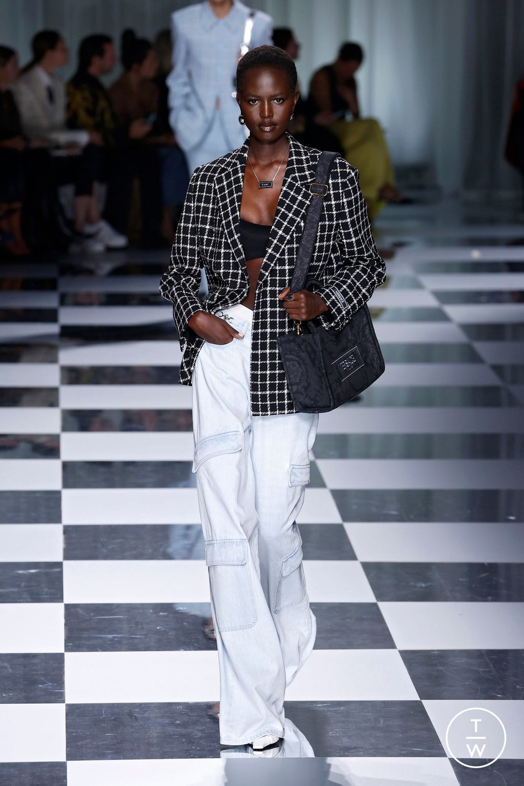 Fashion Week Milan Spring/Summer 2024 look 22 de la collection Versace womenswear