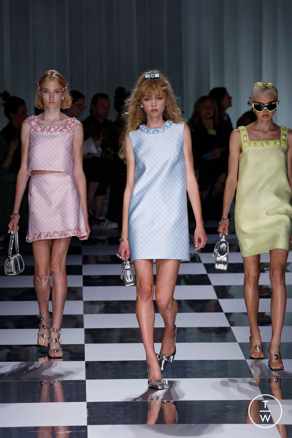 Fashion Week Milan Spring/Summer 2024 look 30 de la collection Versace womenswear