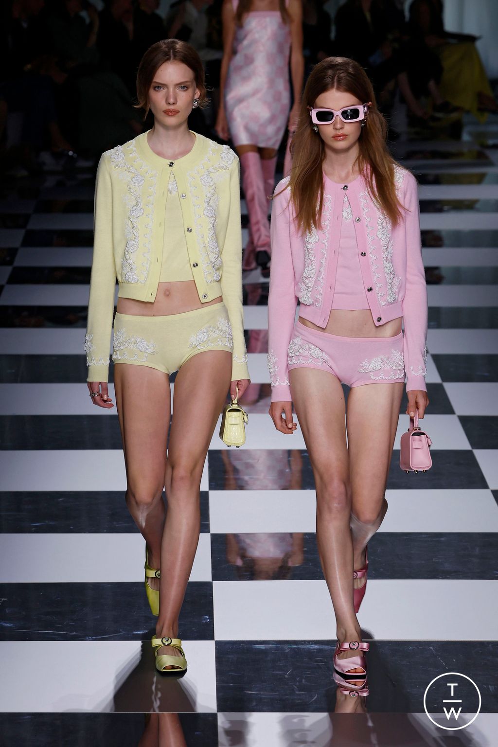 Fashion Week Milan Spring/Summer 2024 look 39 from the Versace collection 女装