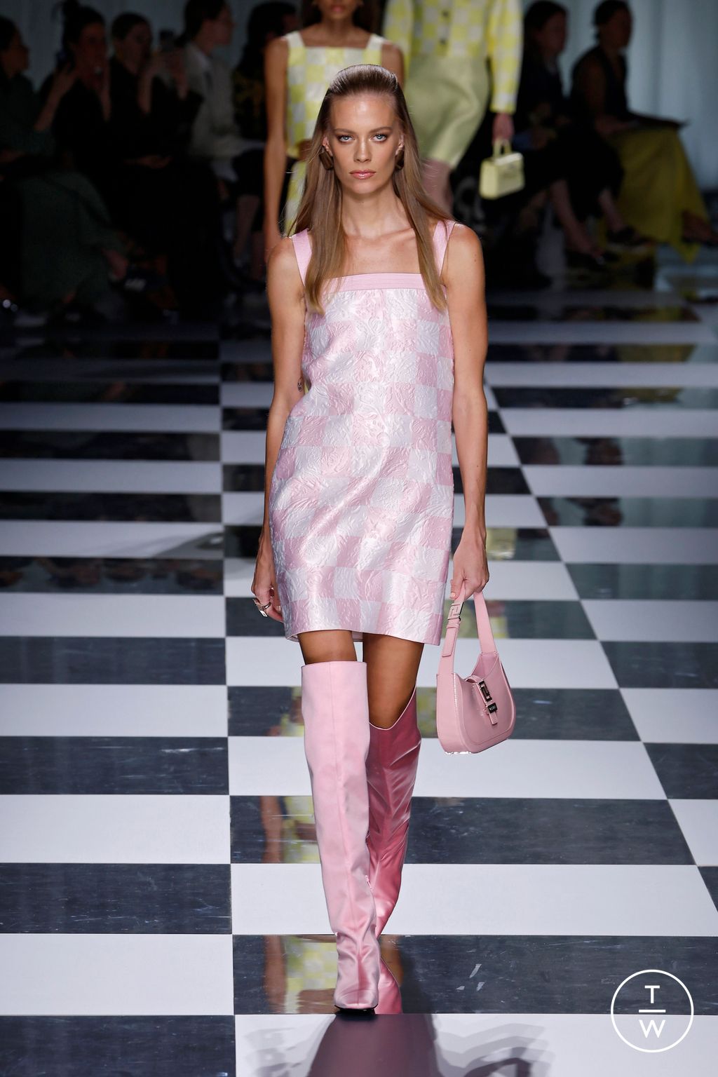 Fashion Week Milan Spring/Summer 2024 look 40 from the Versace collection womenswear